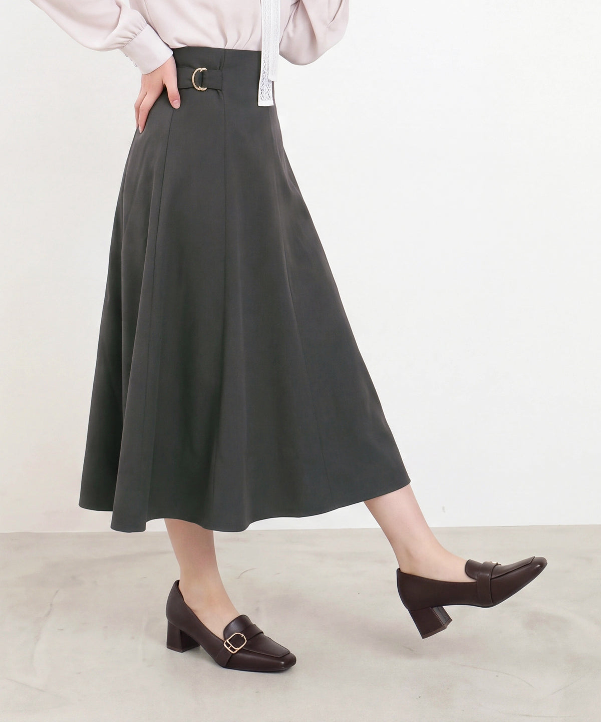 ミディアムグレー  model：160cm　着用サイズ：M (AI画像)