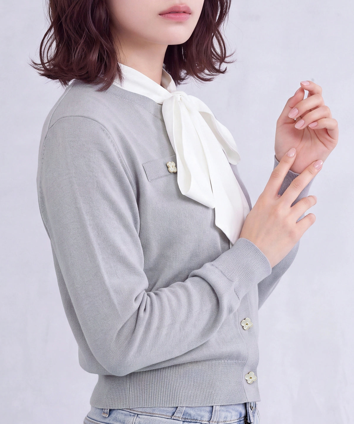 ライトグレー(AI画像)　model：160　着用サイズ：M