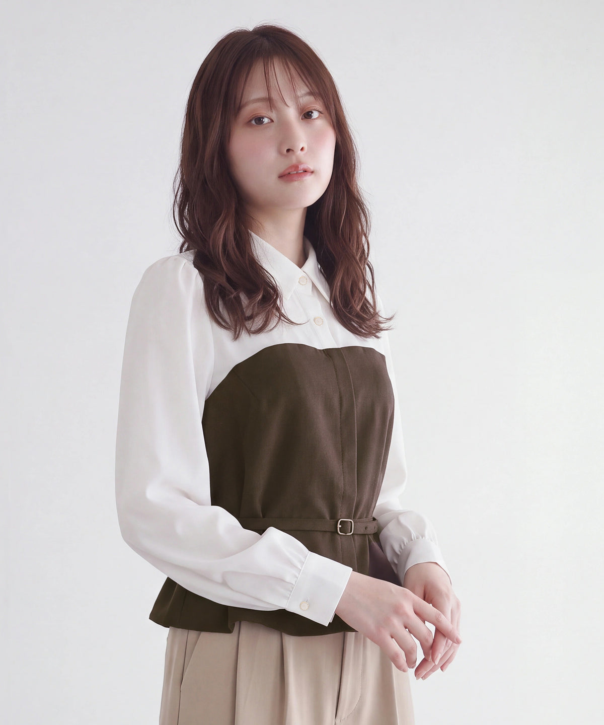 ブラウン(×ホワイト)　model：160　着用サイズ：Ｍ　(AI画像)　