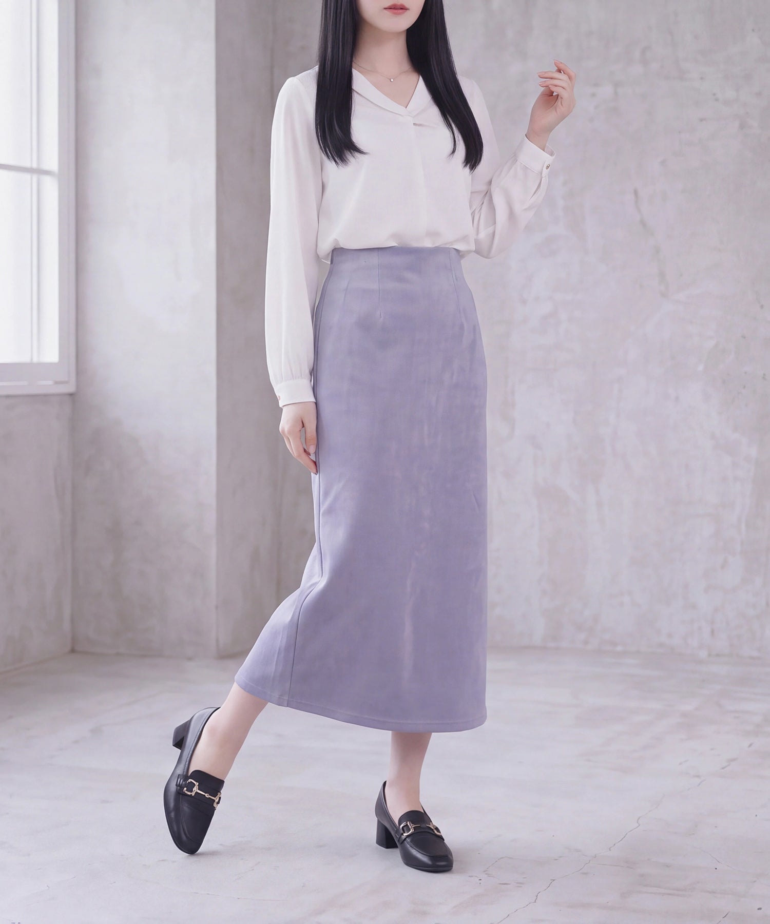 ホワイト  (AI画像)model：160cm　着用サイズ：M