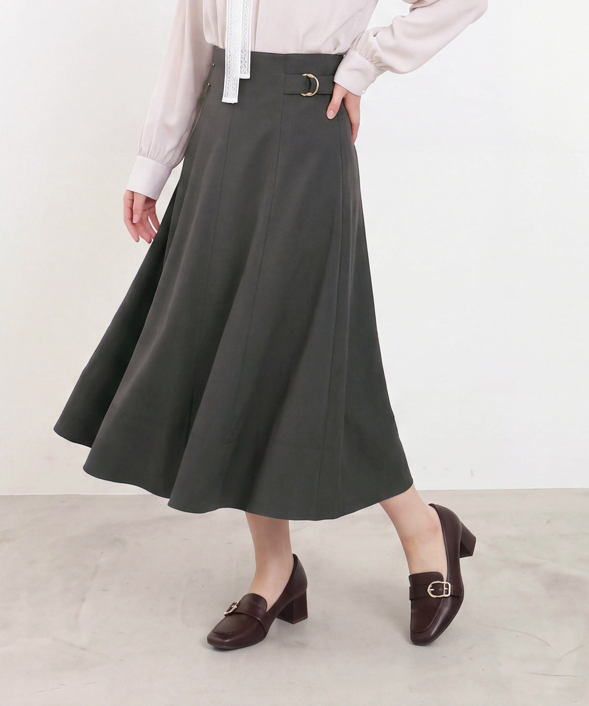 ミディアムグレー  model：160cm　着用サイズ：M (AI画像)