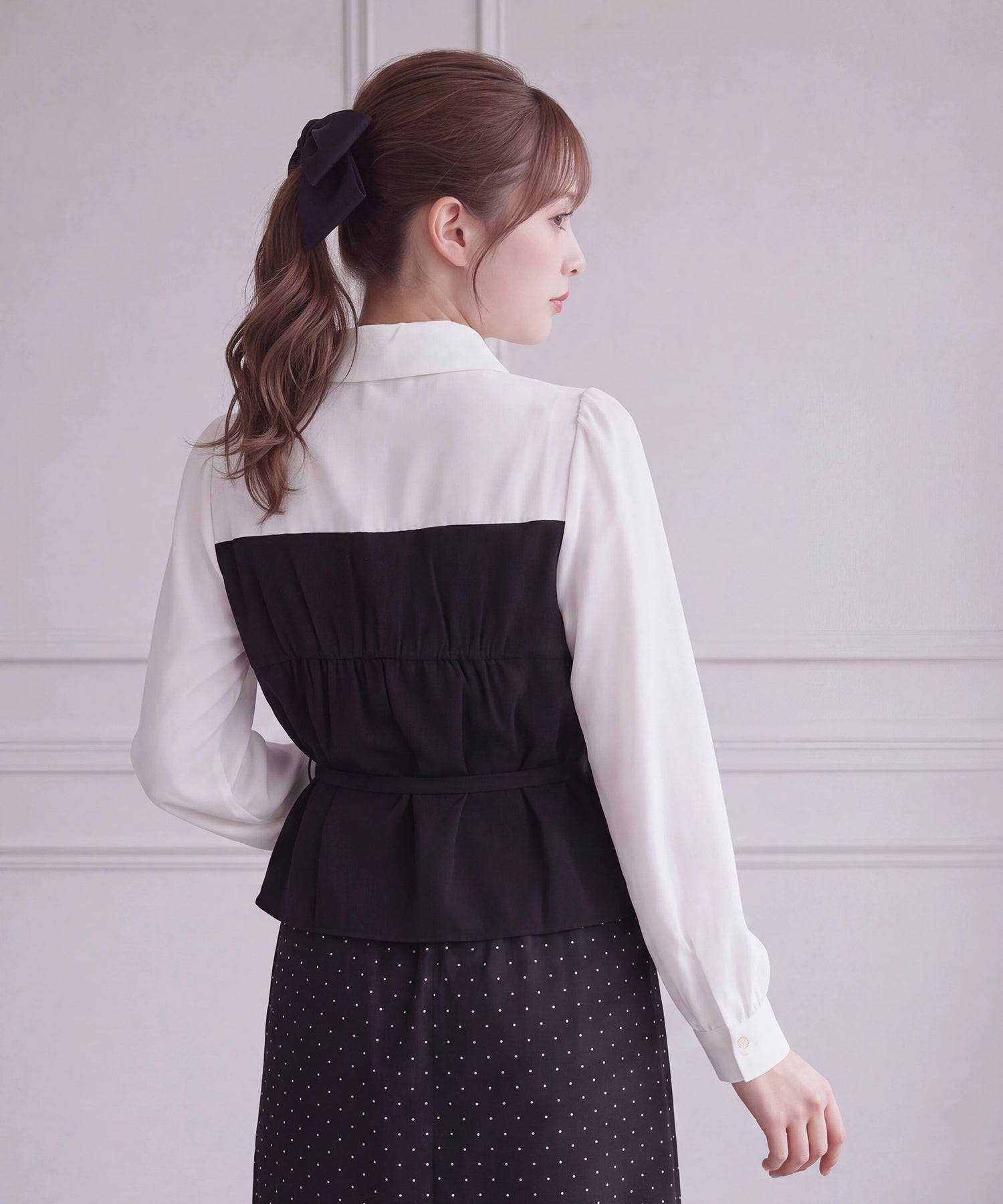 ブラック(×ホワイト)　model：160　着用サイズ：Ｍ　(AI画像)　