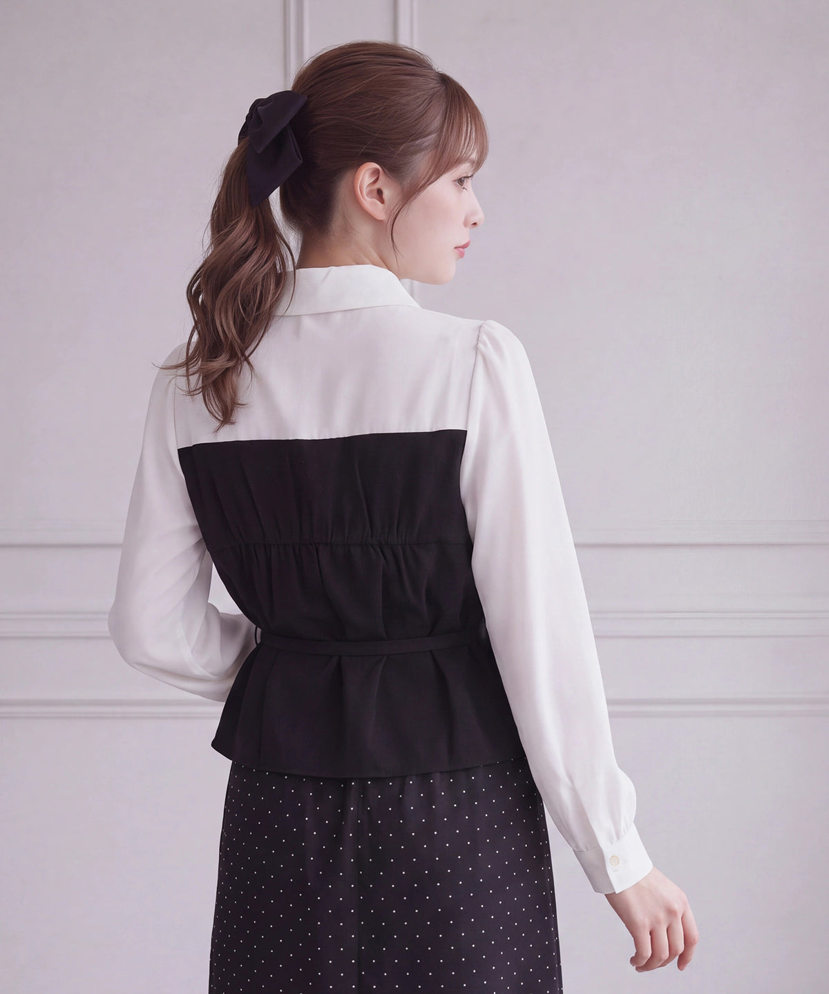 ブラック(×ホワイト)　model：160　着用サイズ：Ｍ　(AI画像)　
