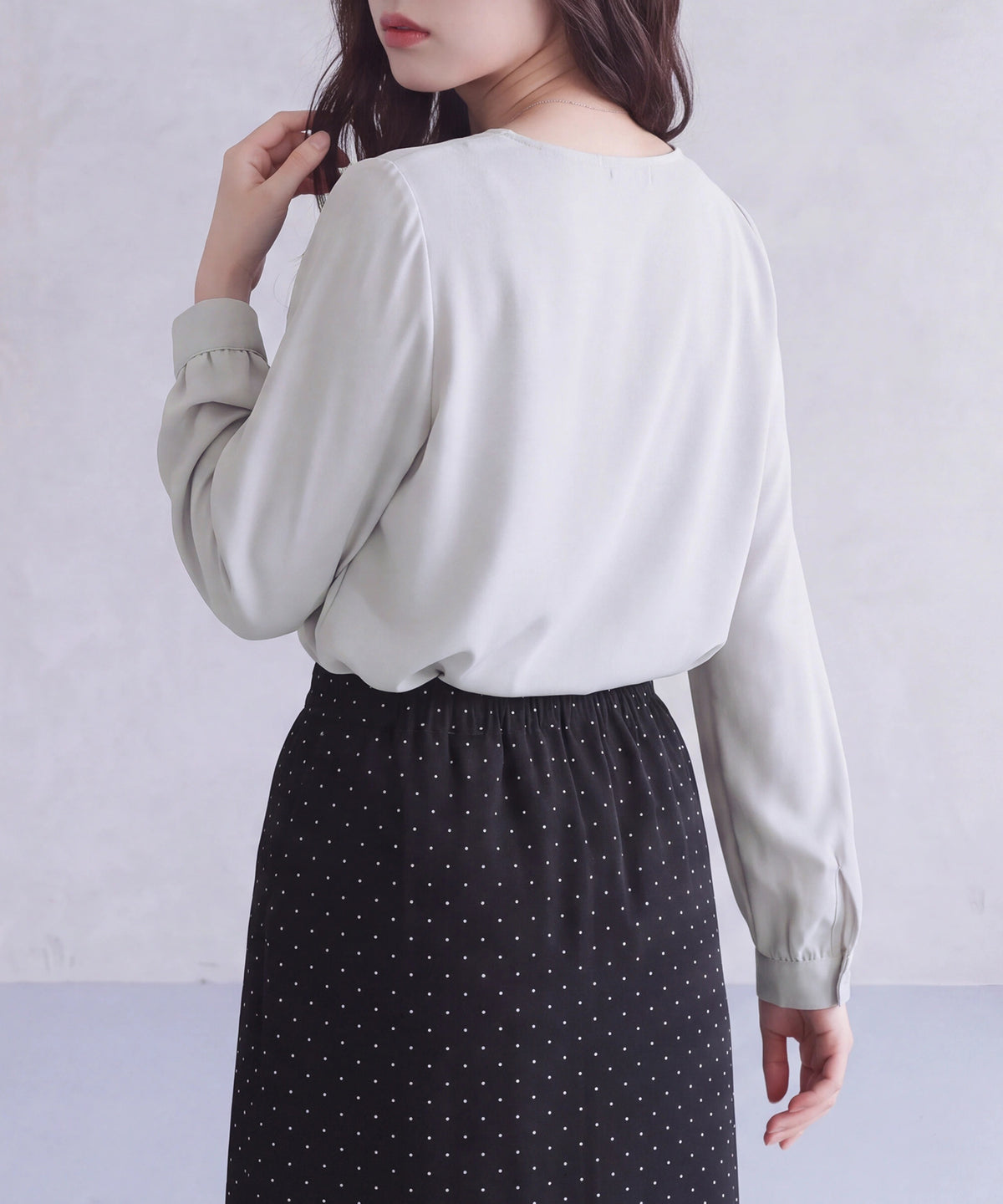 ライトグレー  (AI画像)model：160cm　着用サイズ：M