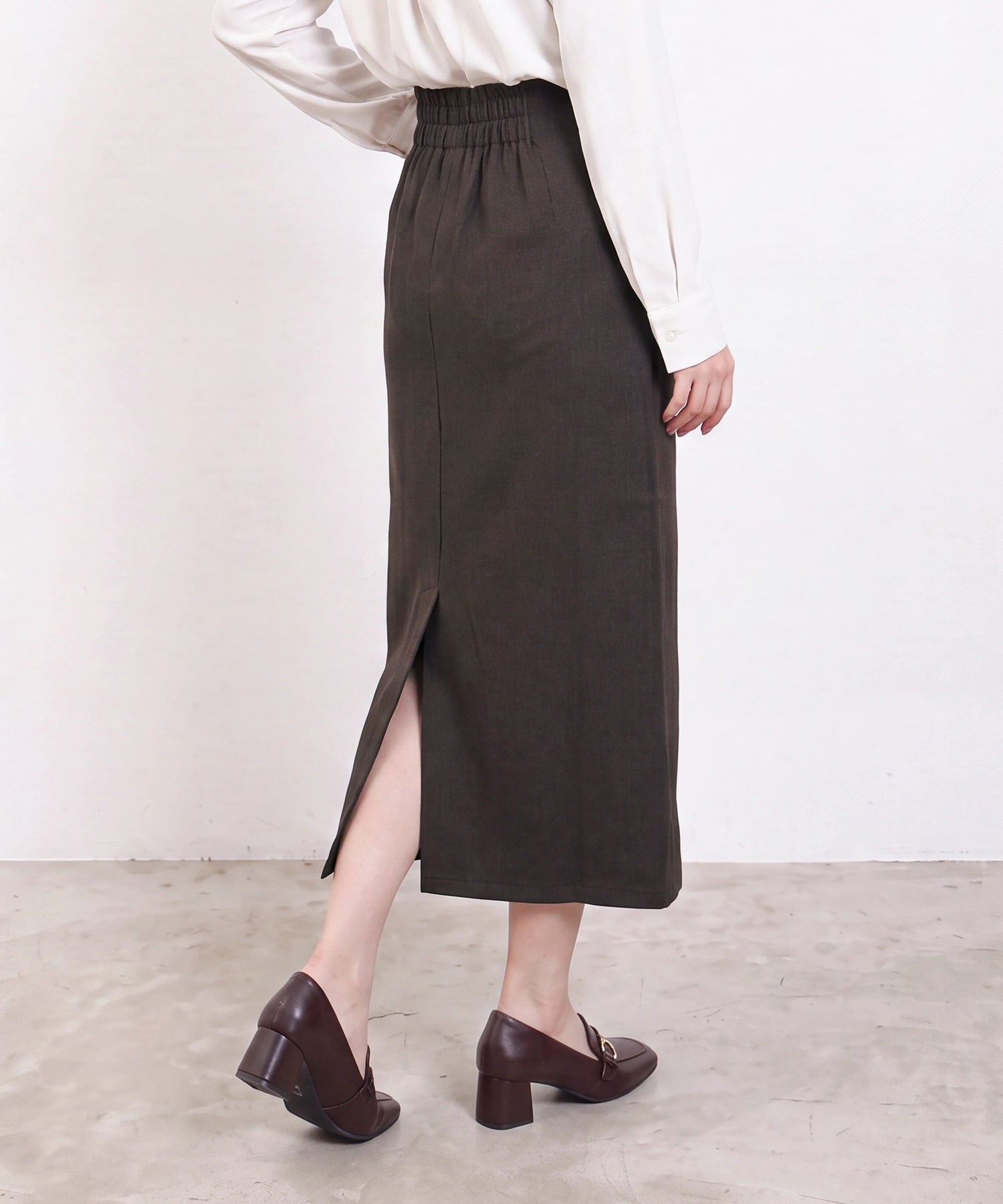 ブラウン　model:160　 着用サイズ：M(AI画像)