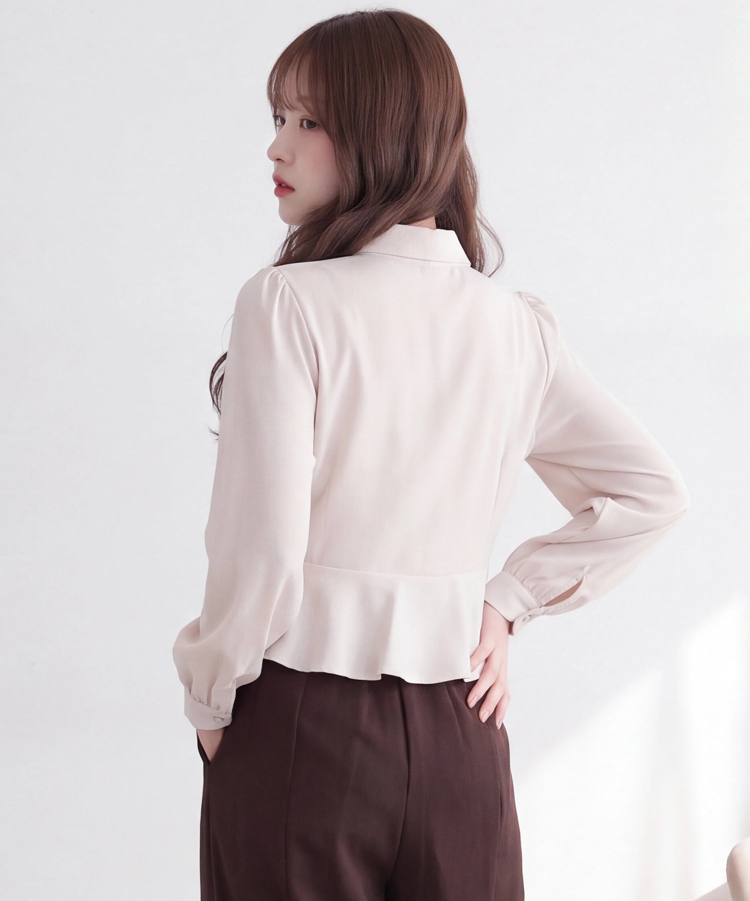 ピンクベージュ(AI画像)　model：160　着用サイズ：M