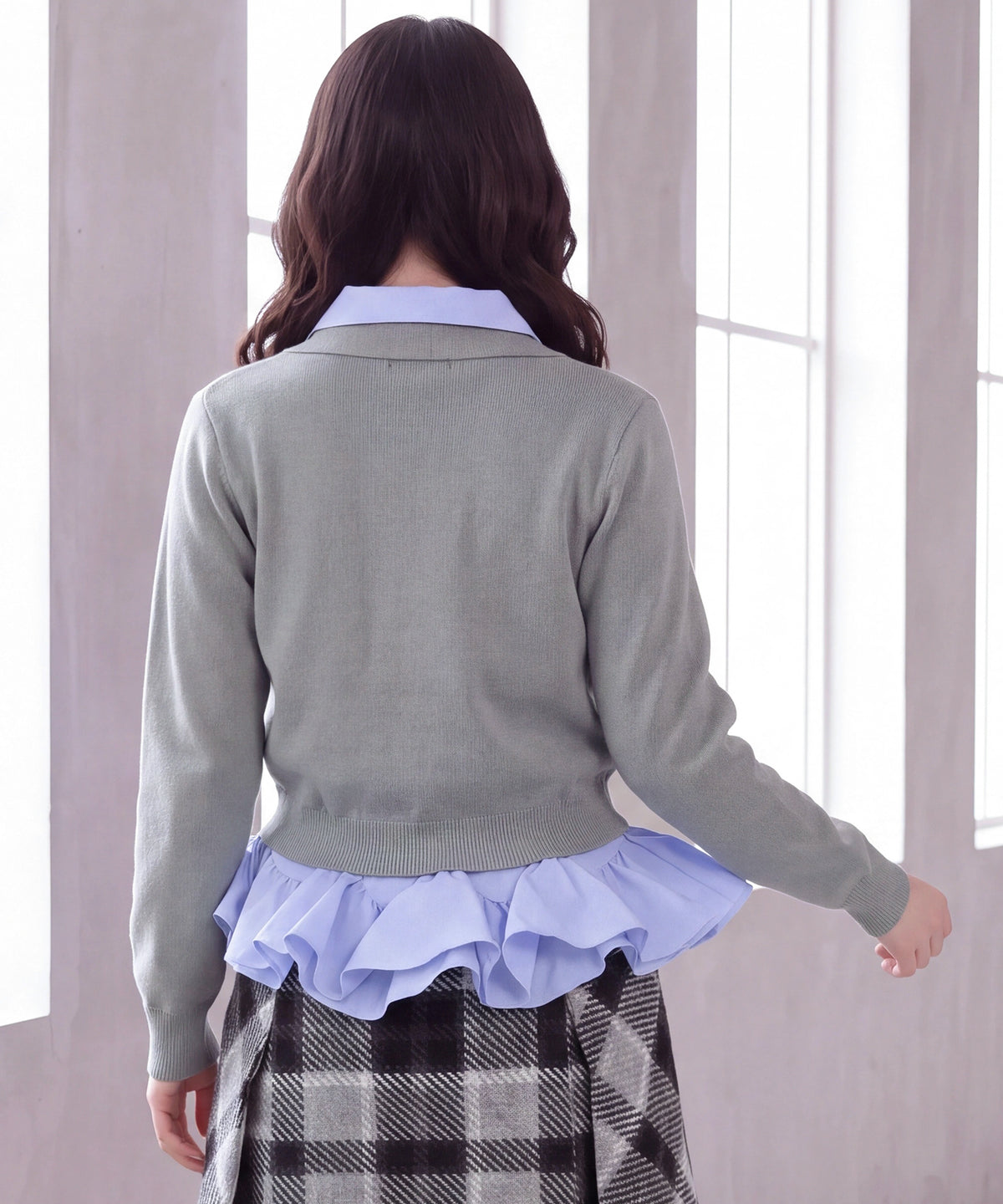 ライトグレー(無地)model:160cm 着用サイズ: M (AI画像)