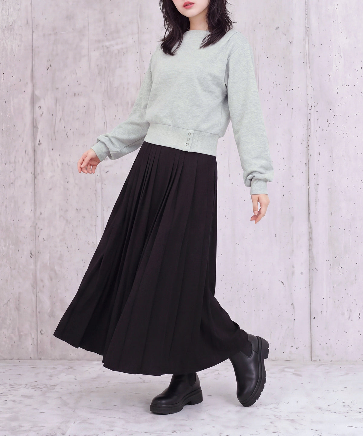 ライトグレー(AI画像)　model：160cm　着用サイズ：M