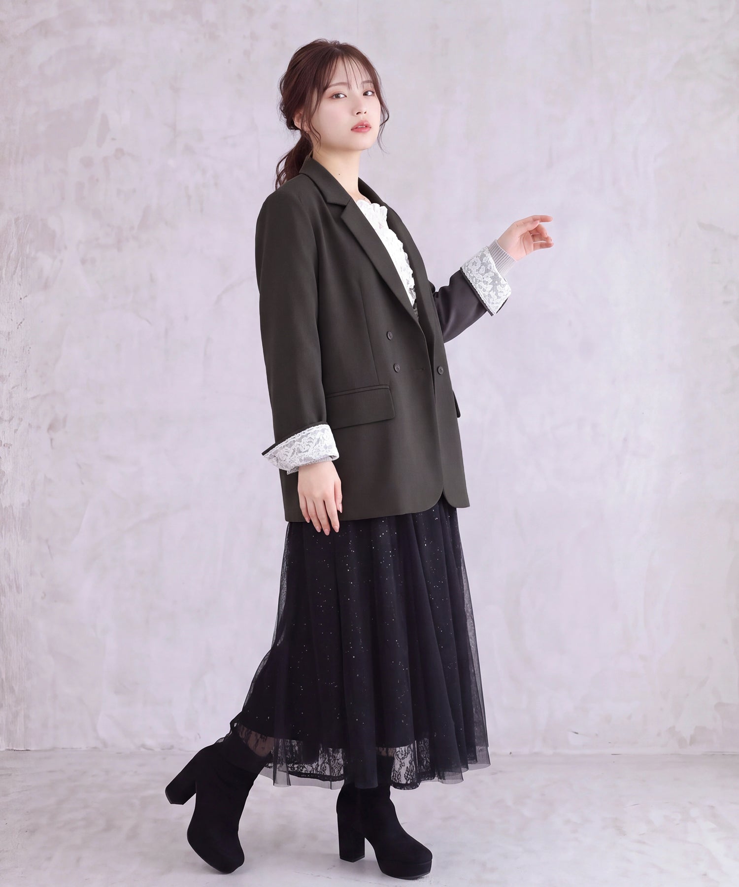 ライトグレー(AI画像)　model：160　着用サイズ：M