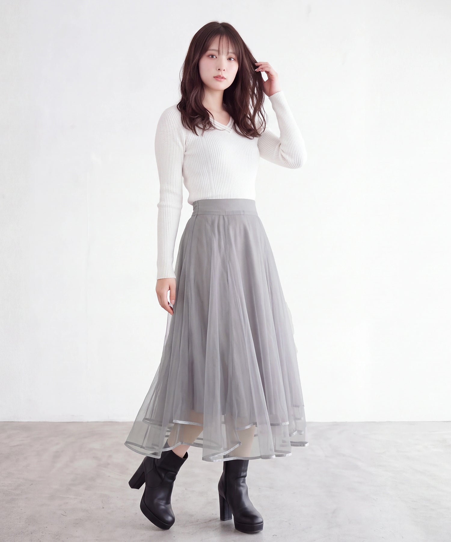 ライトグレー(AI画像)model：160ｃｍ　着用サイズ：Ｍ