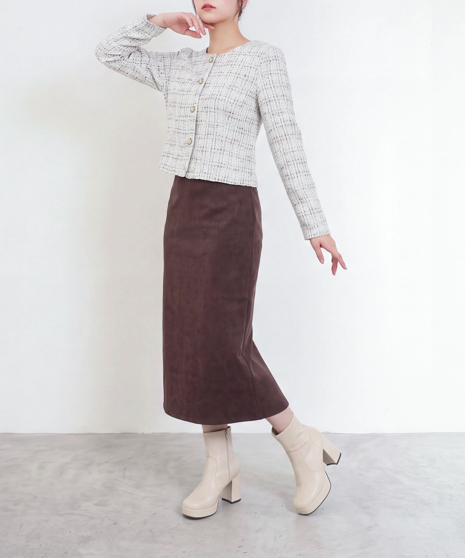 ライトグレー(AI画像)　model：160cm　着用サイズ：M