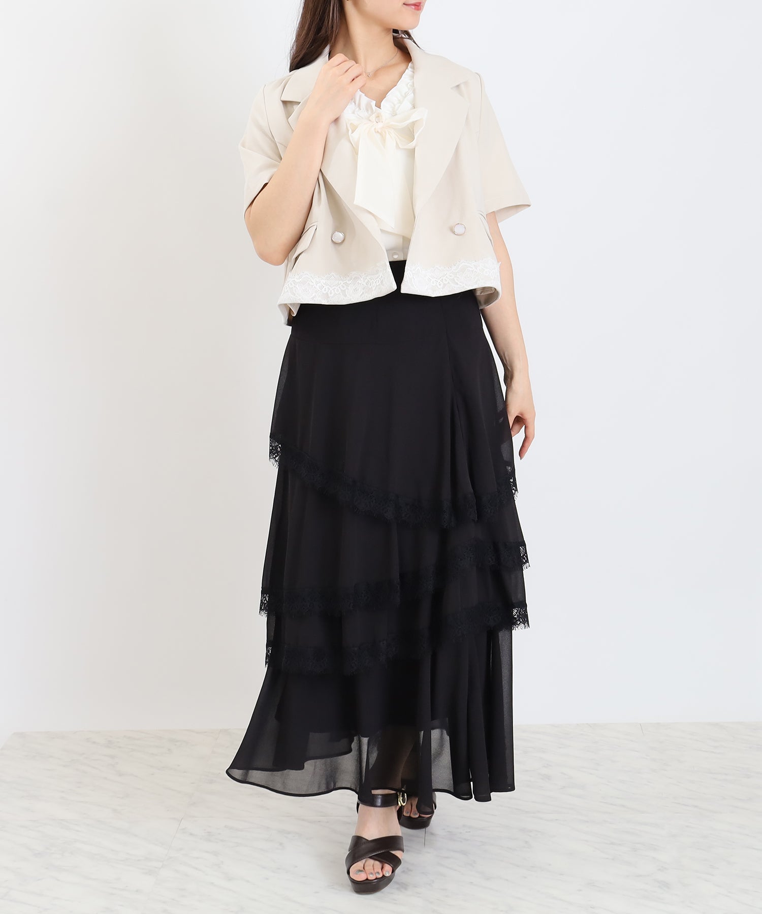 ベージュ　model：160　着用サイズ：M
