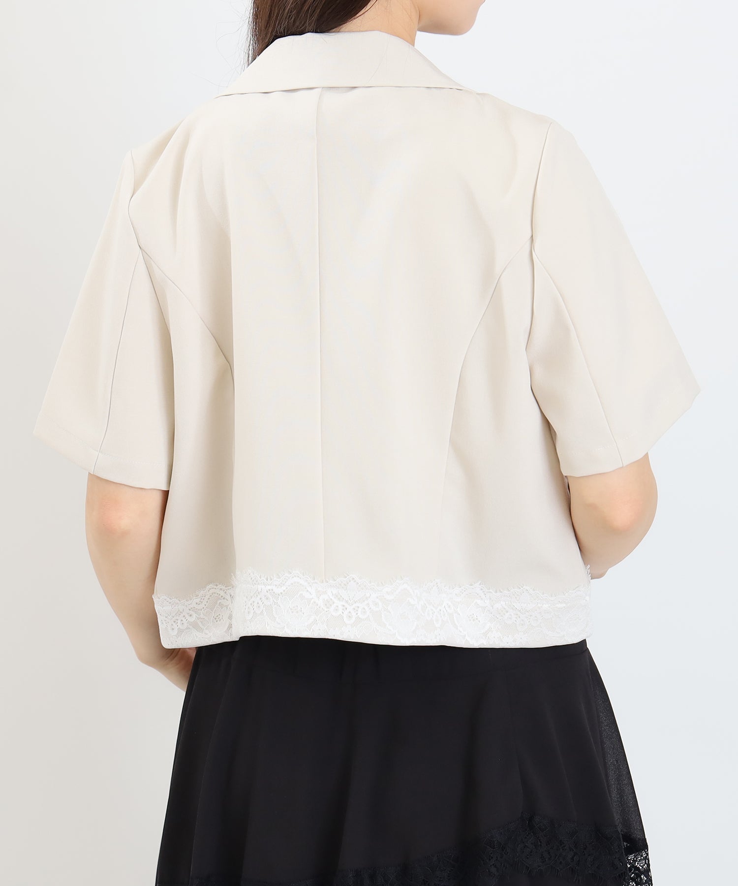 ベージュ　model：160　着用サイズ：M