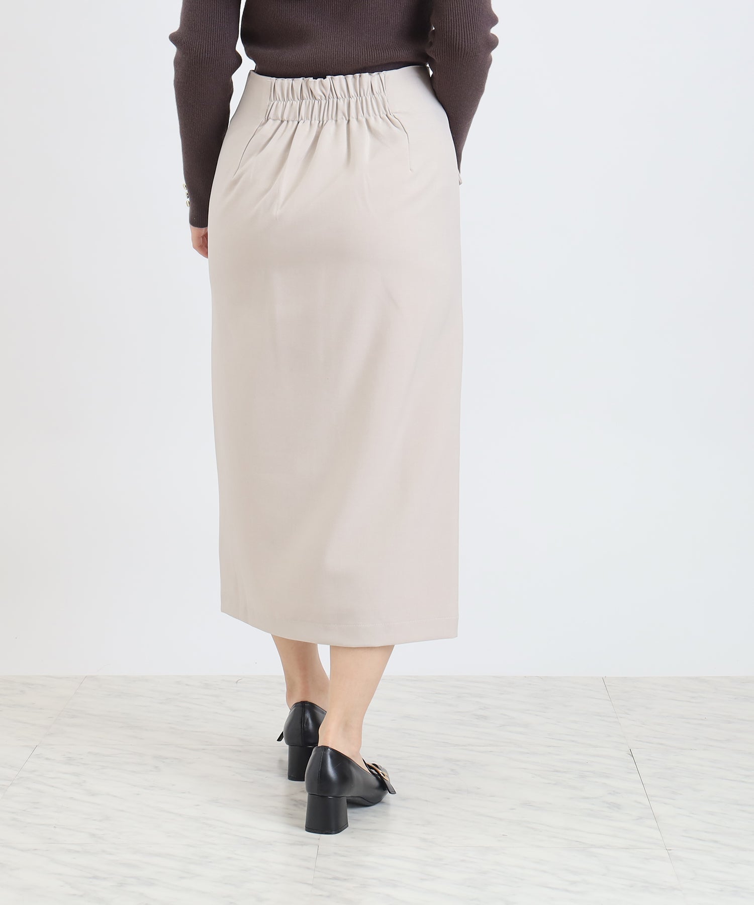 ベージュ　MODEL:160　着用サイズ：M