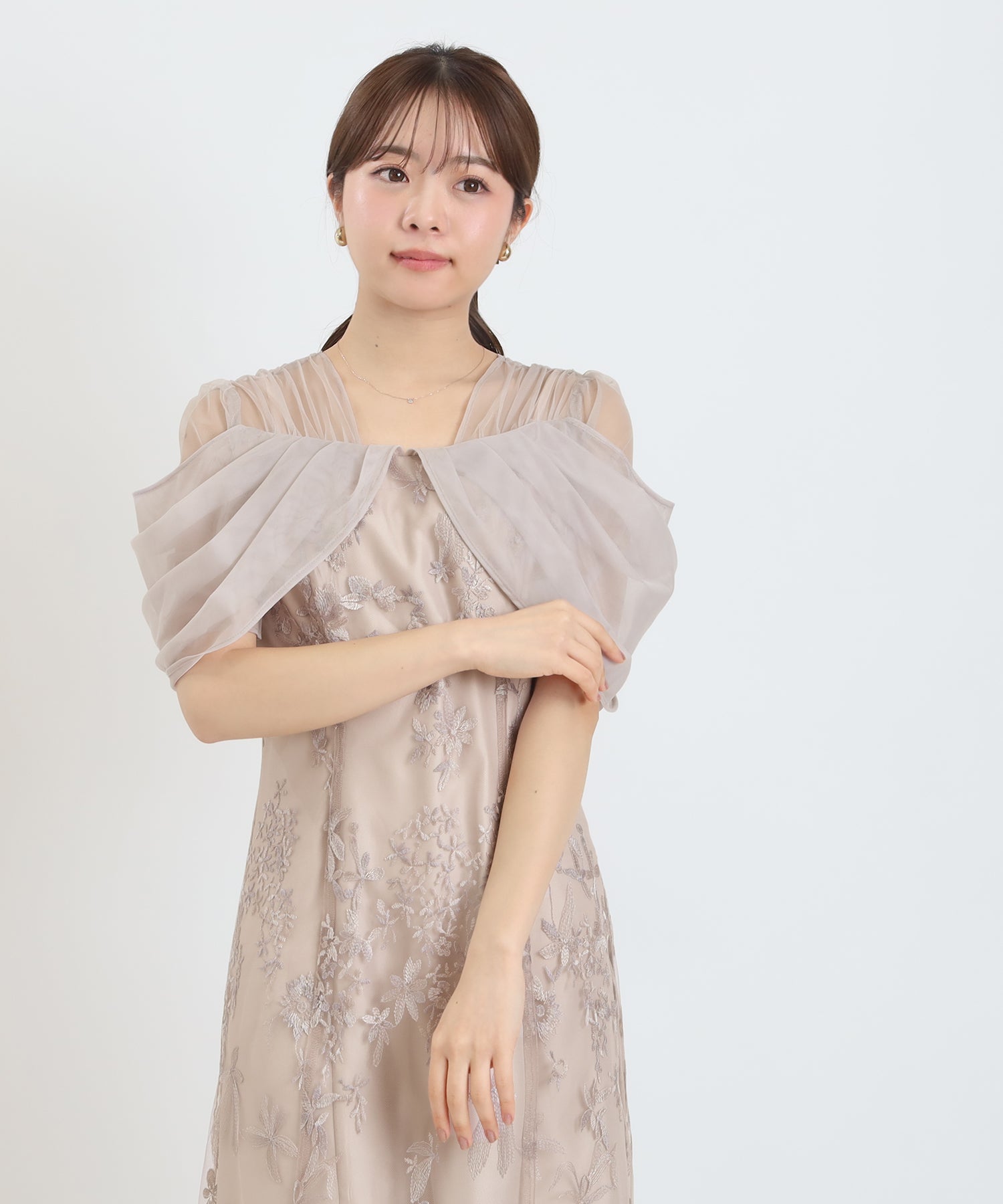 チュールドレープドレス