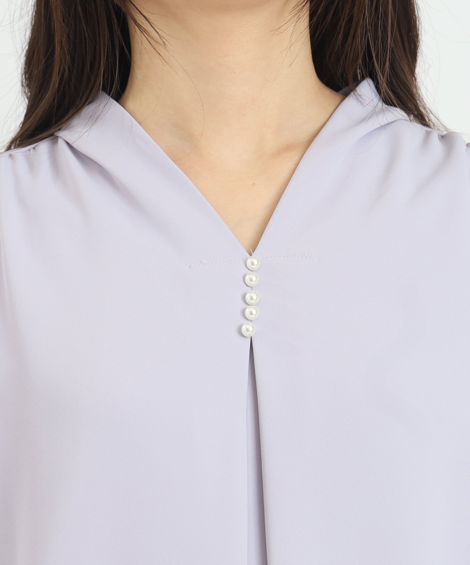 とろみVネックパールブラウス