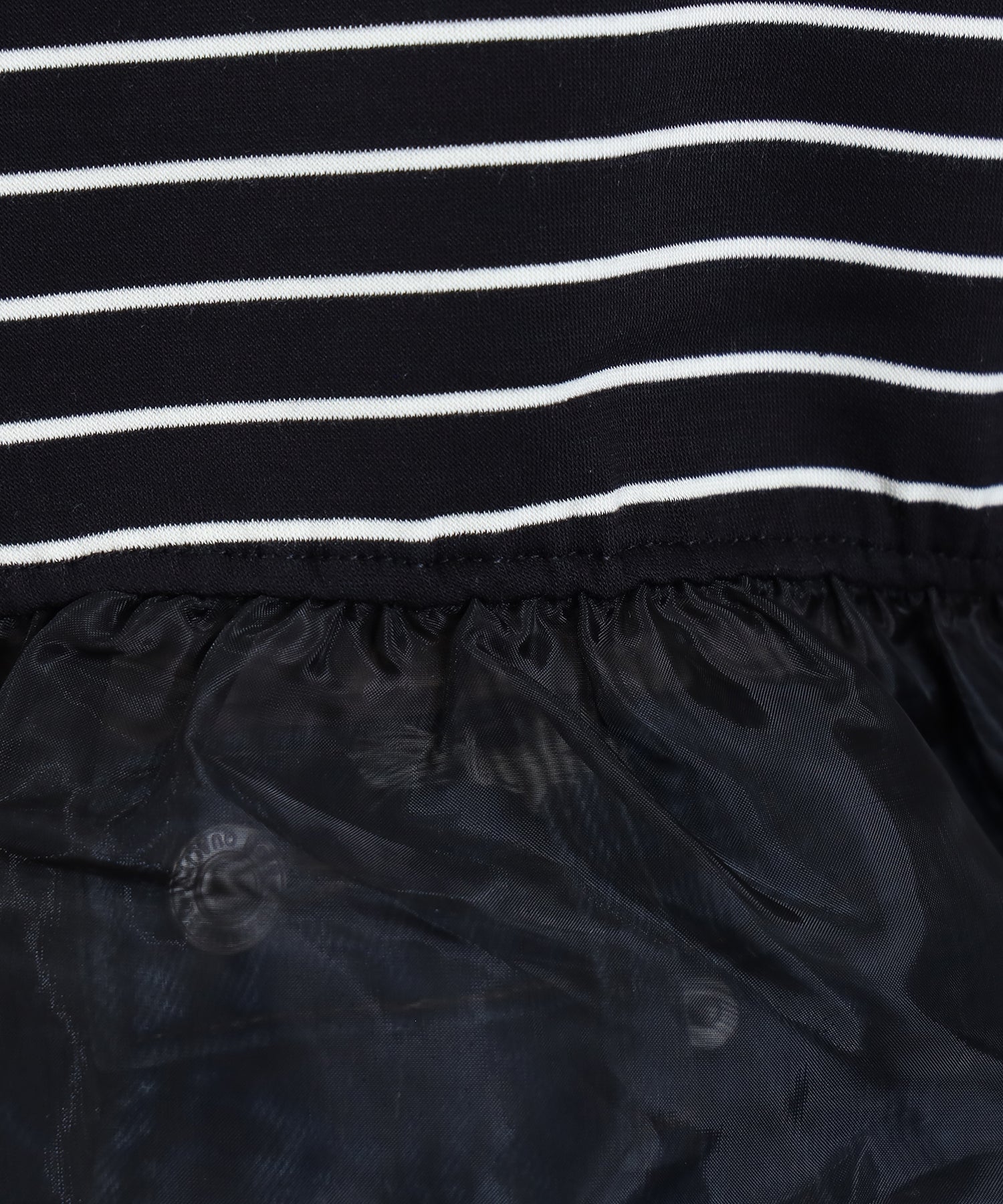 ブラック
