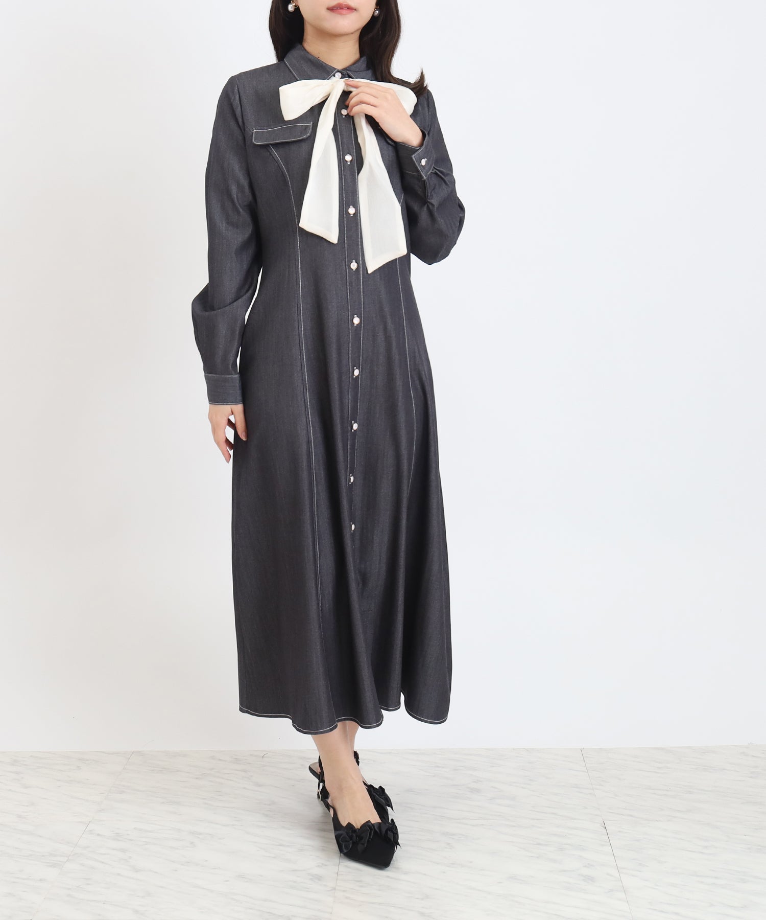 elu. デニム　リボン ワンピース オンラインショップ先行入荷)配色リボンデニム風ワンピース