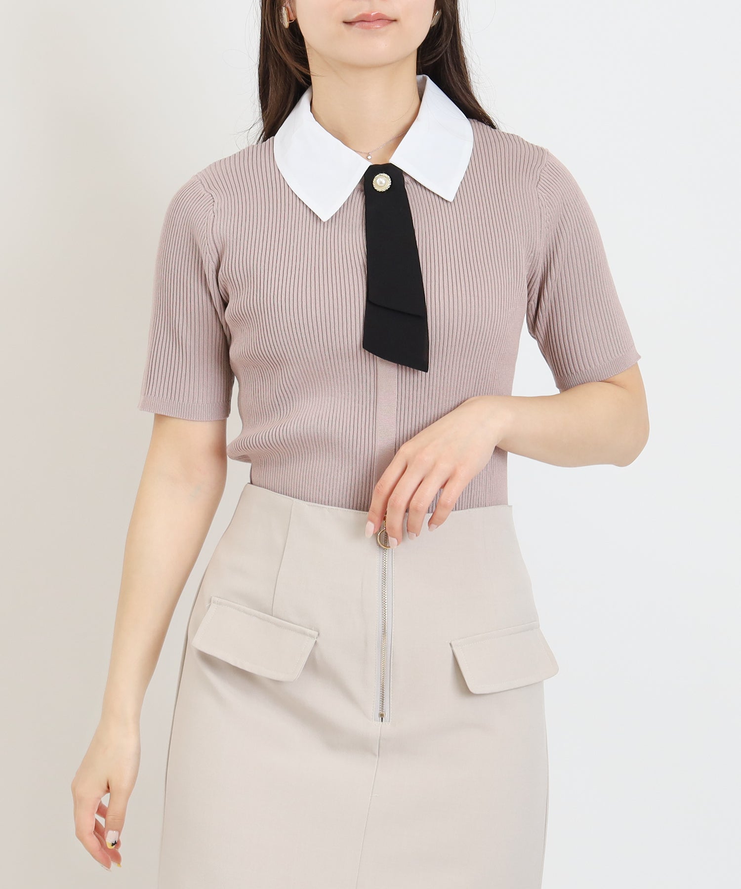 ピンクベージュ(襟：ホワイト)　model：160　着用サイズ：M