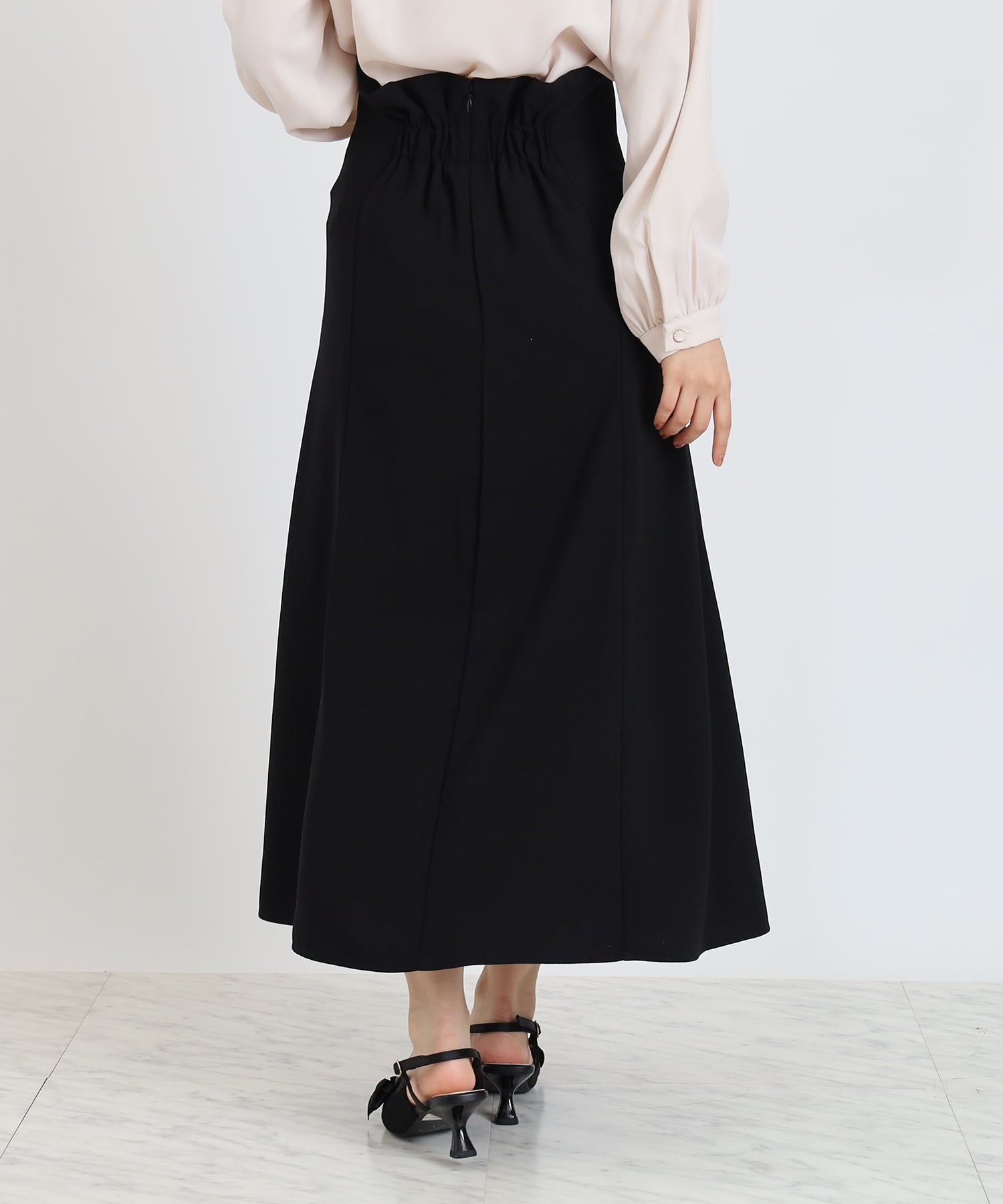 タックドレープスカート