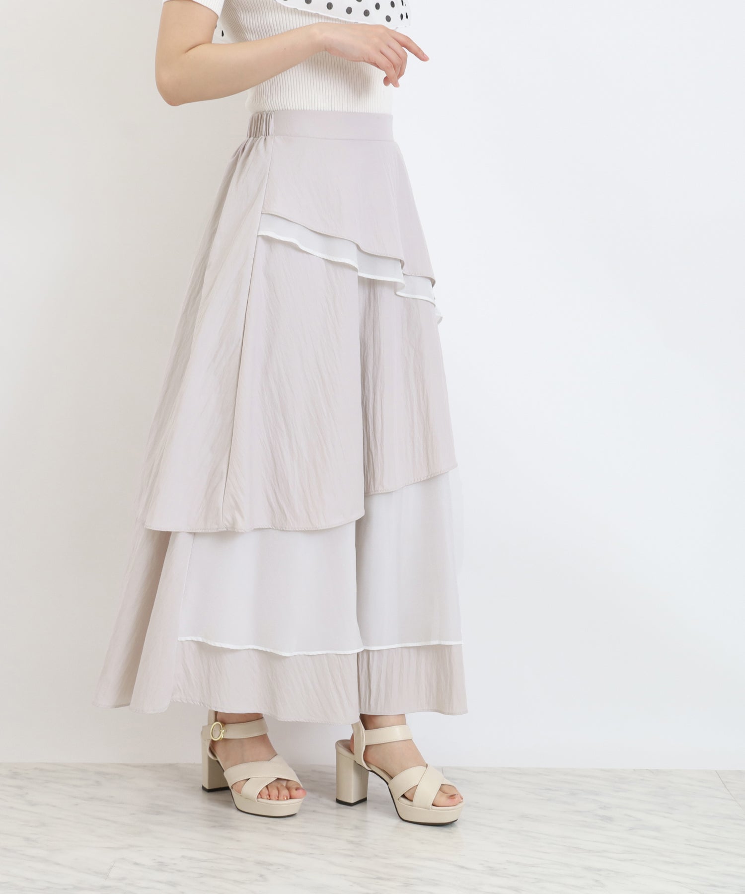 ベージュ　model：156　着用サイズ：M