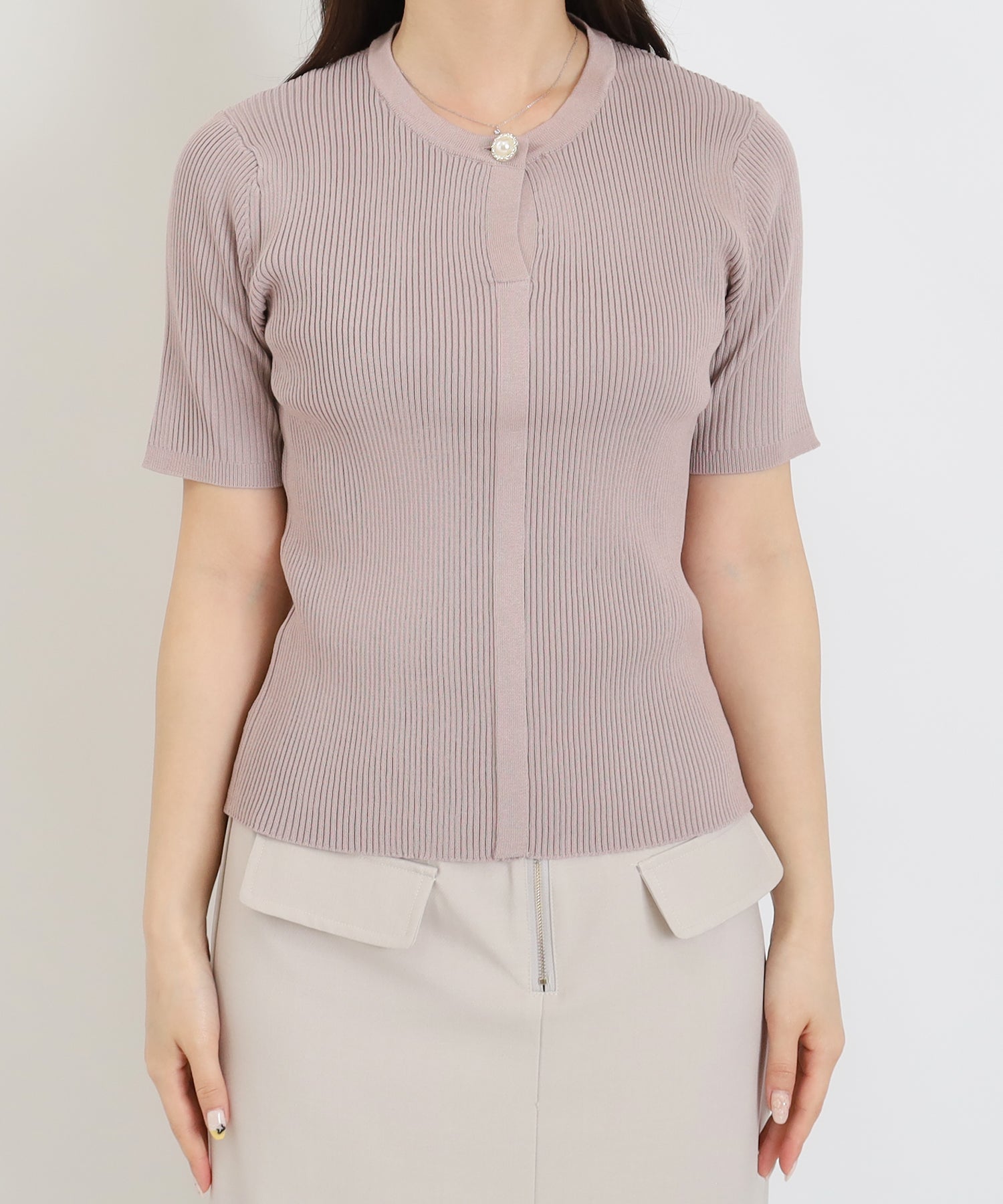 襟/ボウタイなし