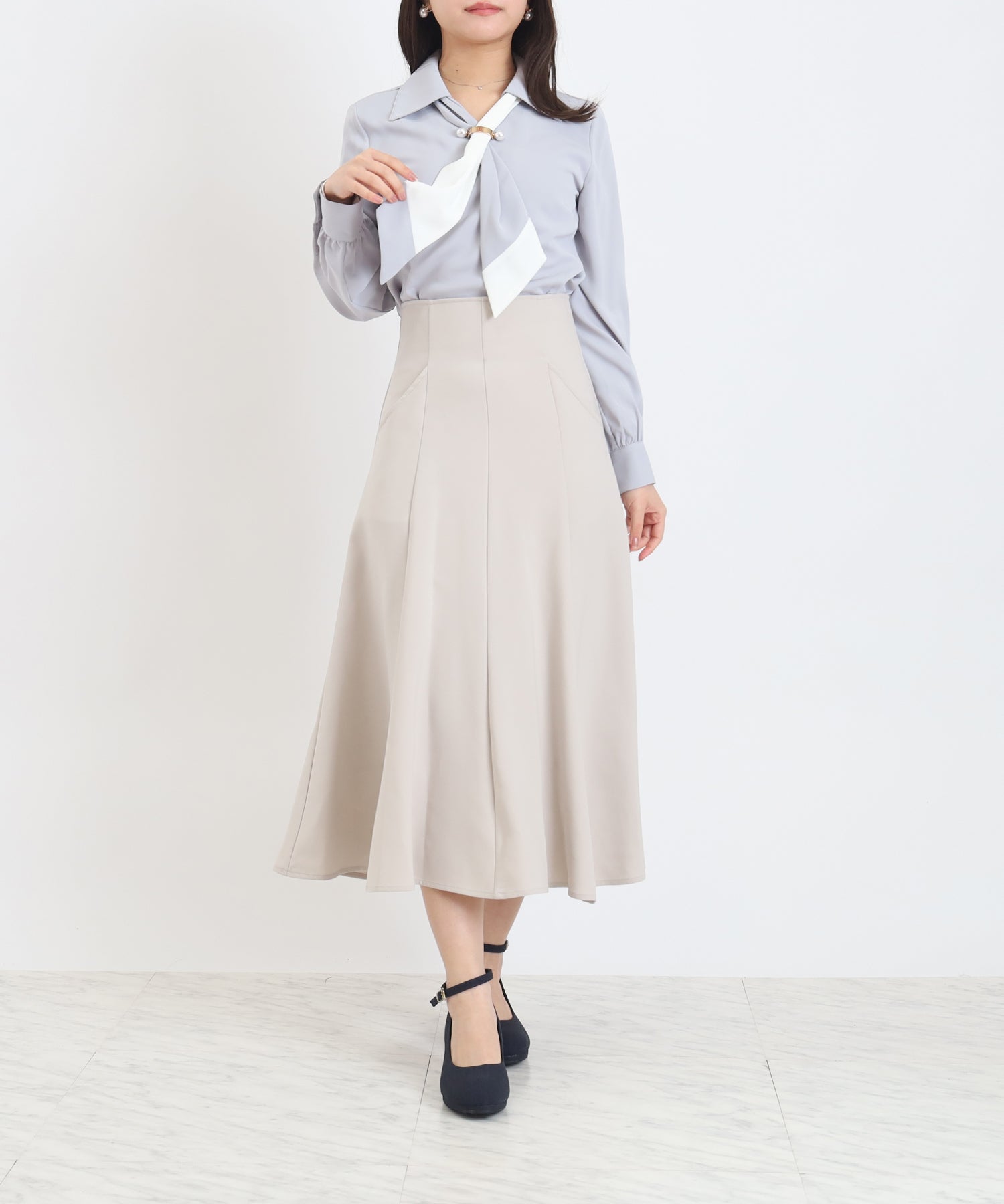 ベージュ　MODEL:156　着用サイズ：S