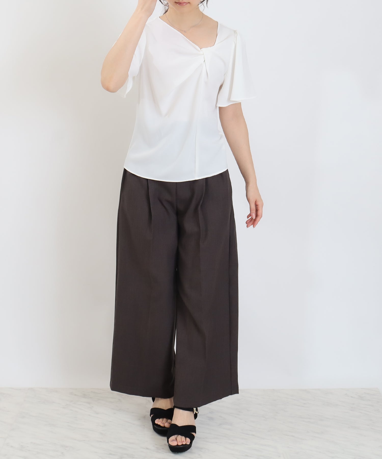NEW】アシメネックツイストブラウス