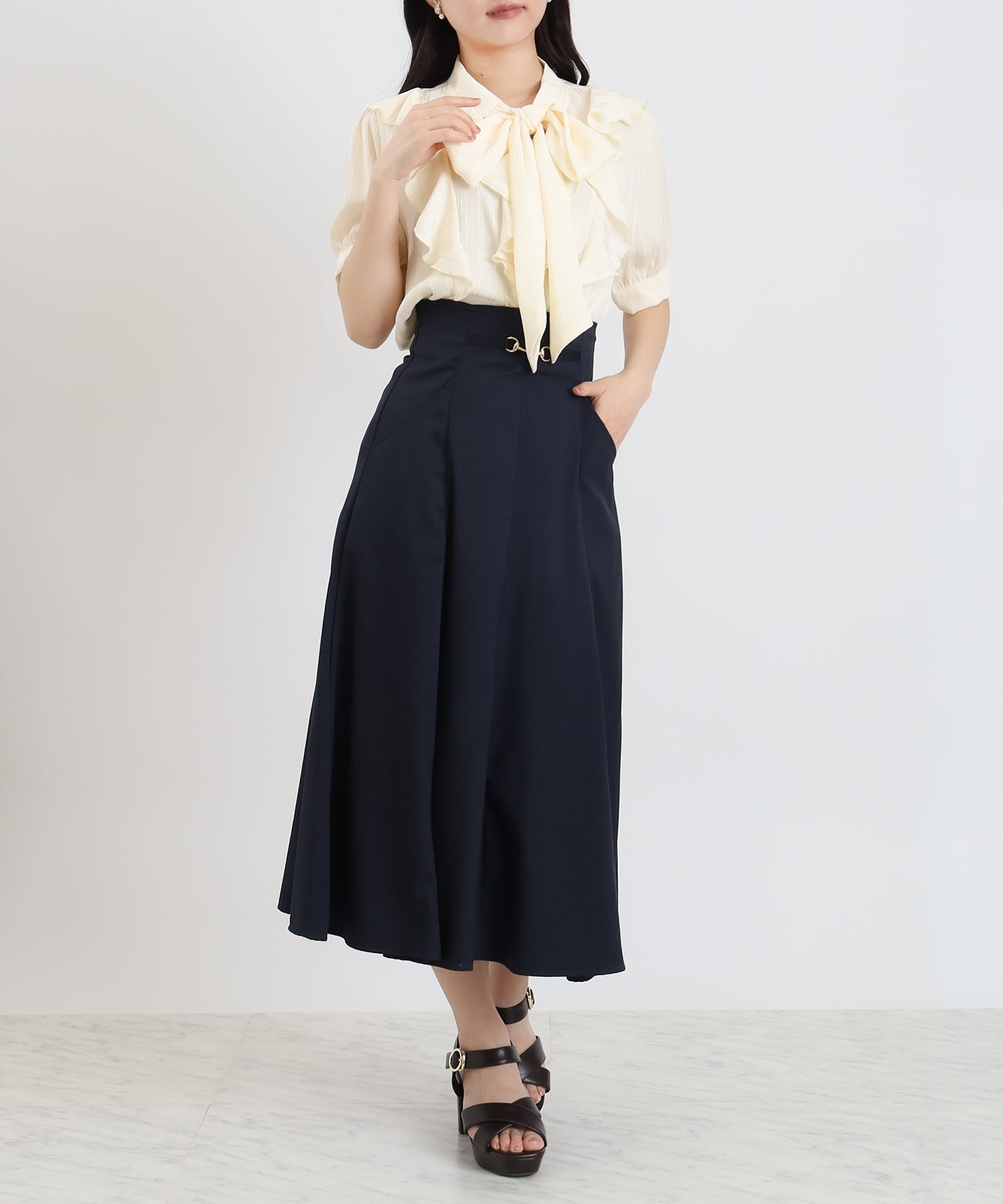 ベージュ　model：156　着用サイズ：M