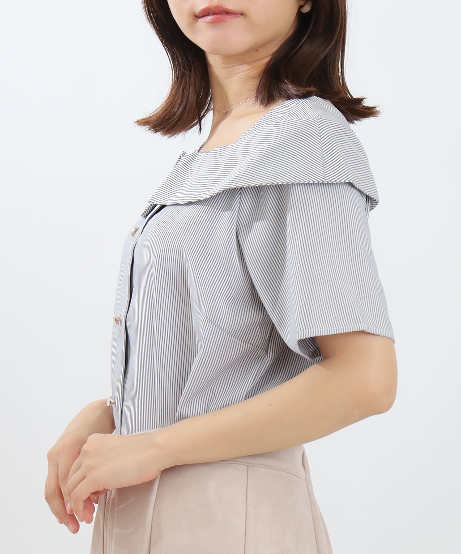 ホワイト(ストライプ)　model：156　着用サイズ：Ｍ