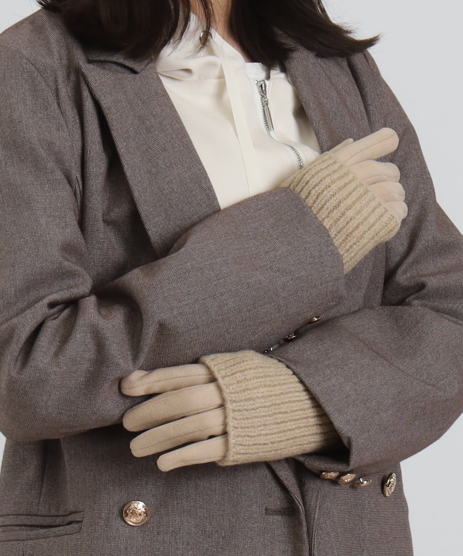 ベージュ(アームウォーマーとグローブの重ね着け)