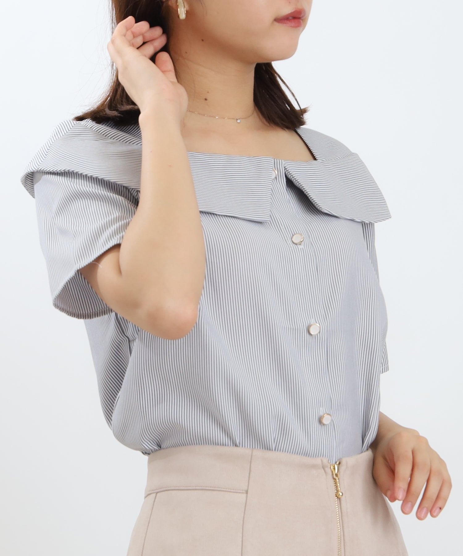 ホワイト(ストライプ)　model：156　着用サイズ：Ｍ