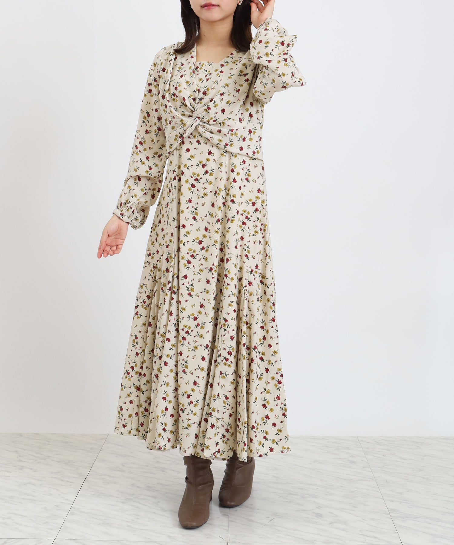 グレージュ(花柄)　model：156　着用サイズ：M