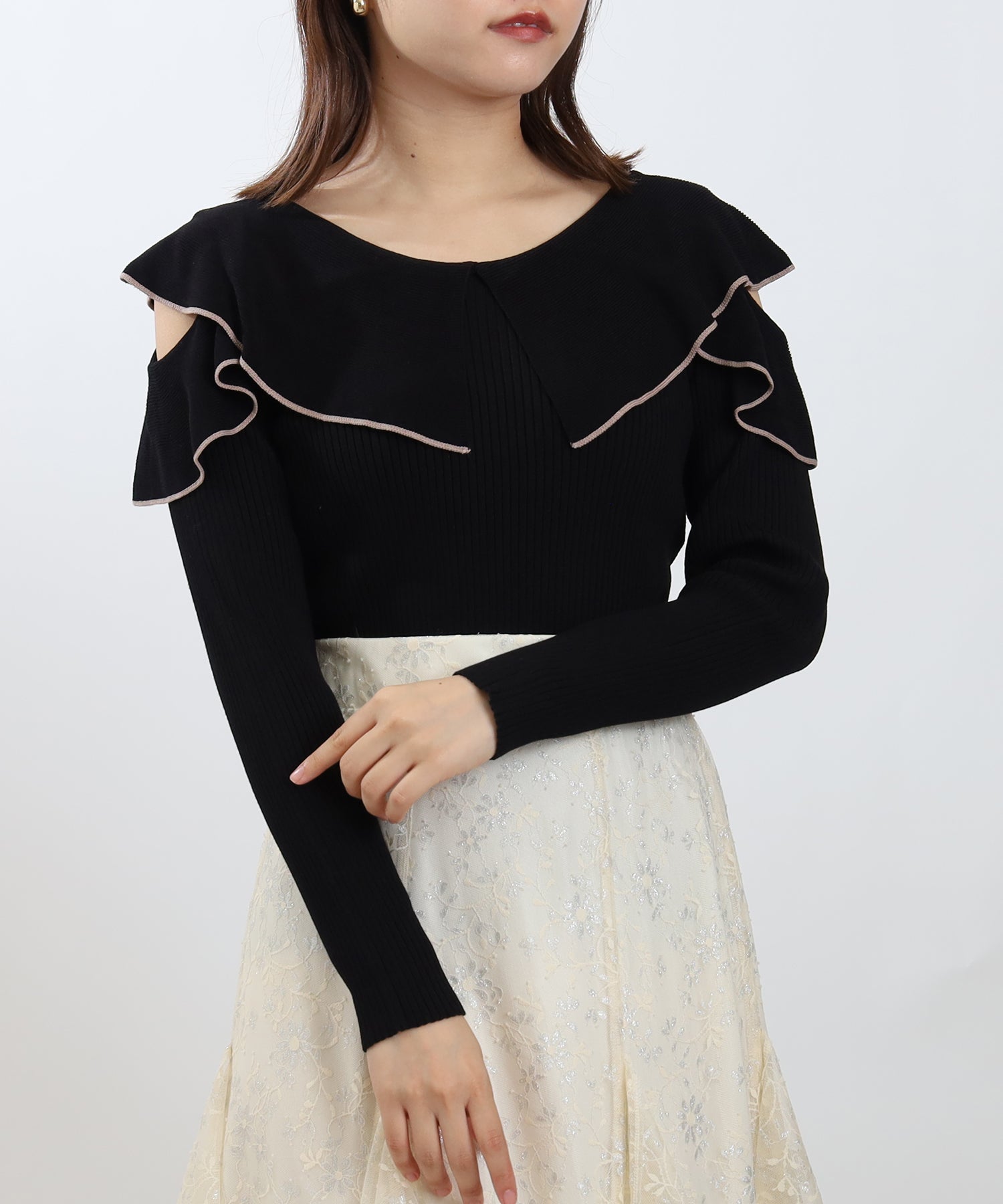 オープンショルダーラッフルニット