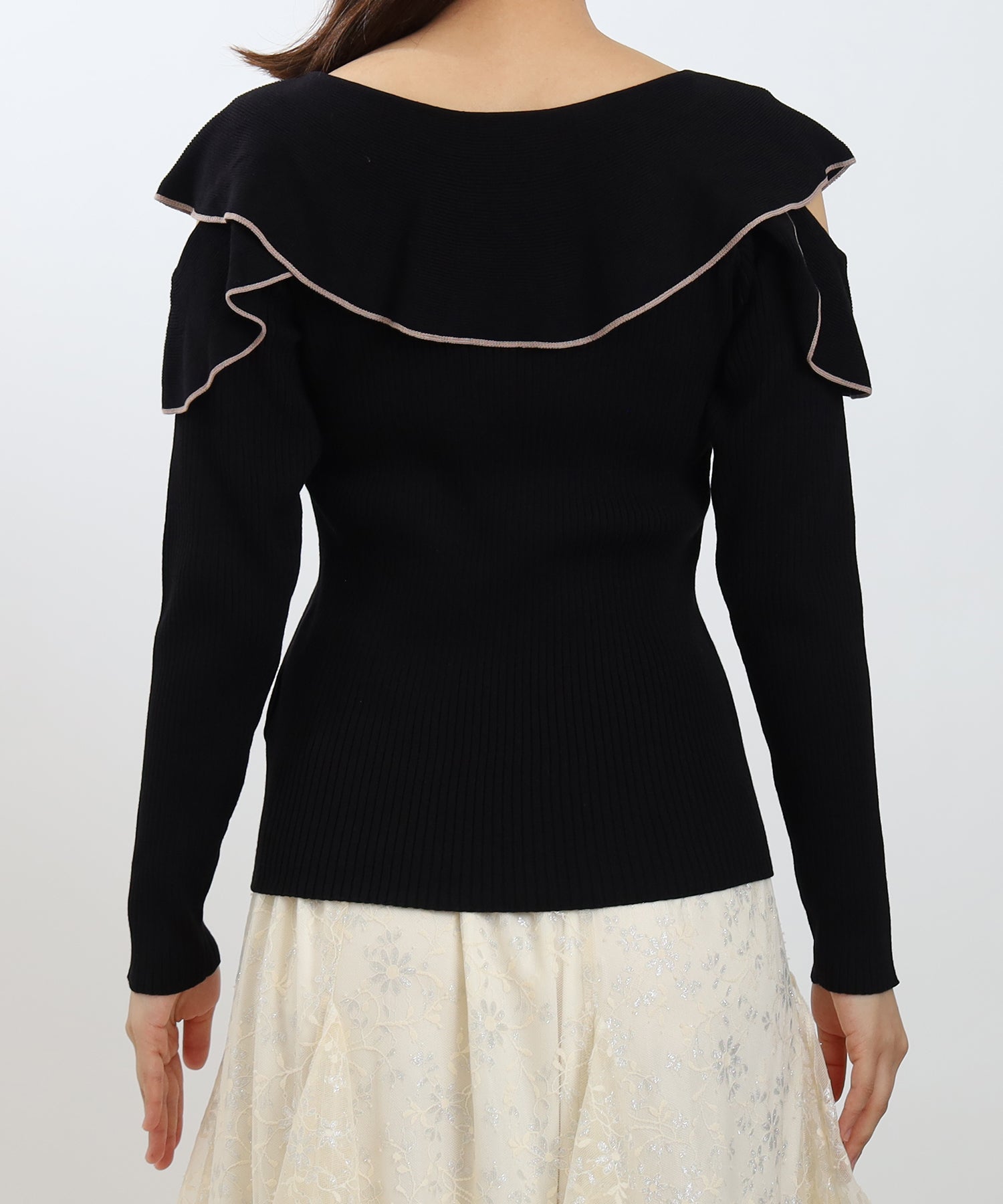 オープンショルダーラッフルニット