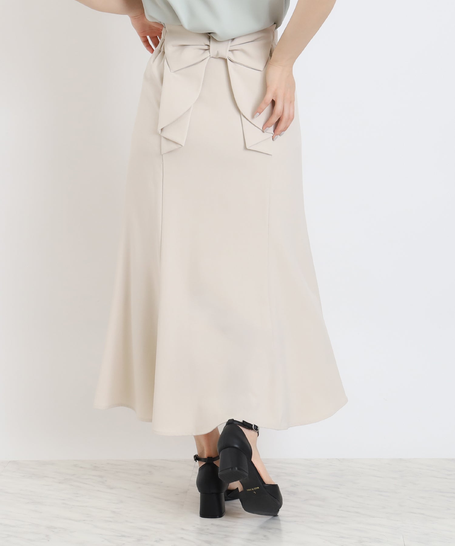 ベージュ　model：160　着用サイズ：M