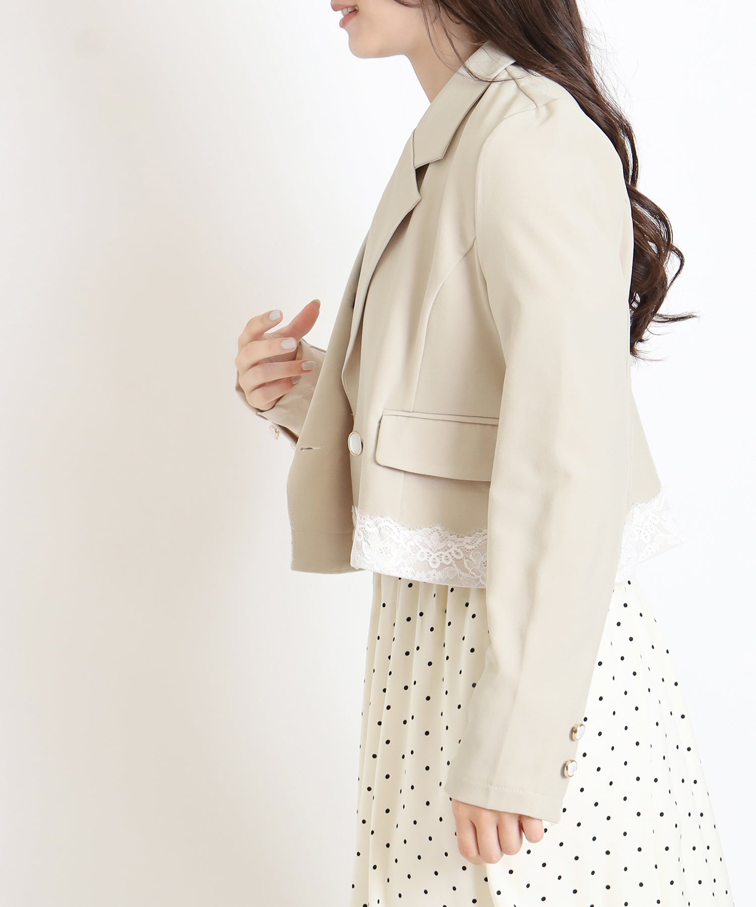 ベージュ　model：160　着用サイズ：M