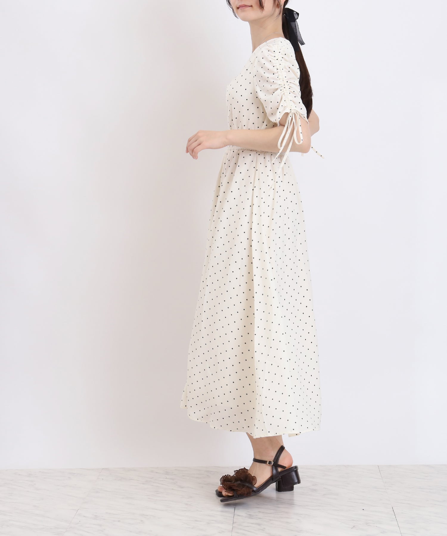 ホワイト　MODEL：160　着用サイズ：M