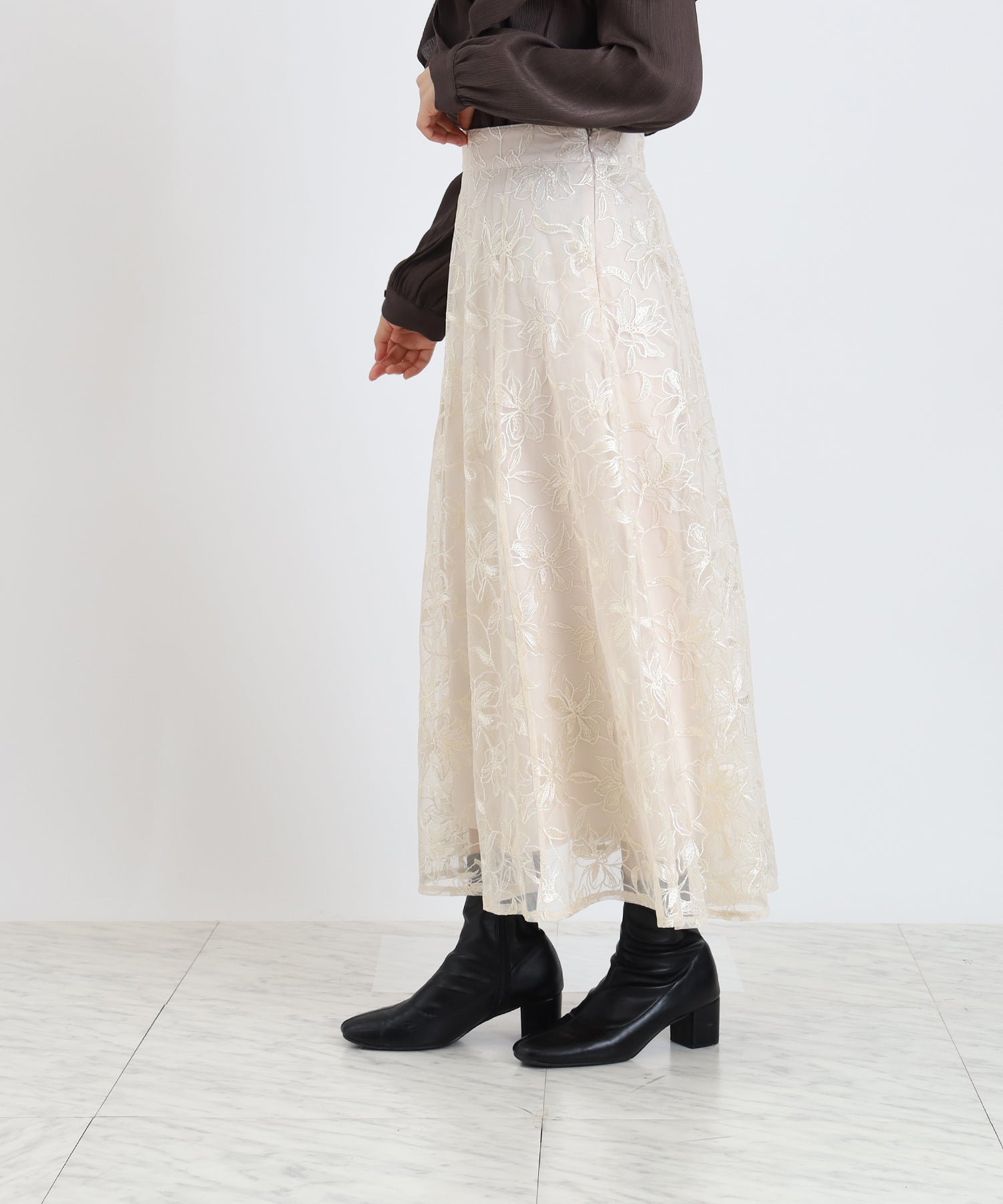 ベージュ　model：156　着用サイズ：M