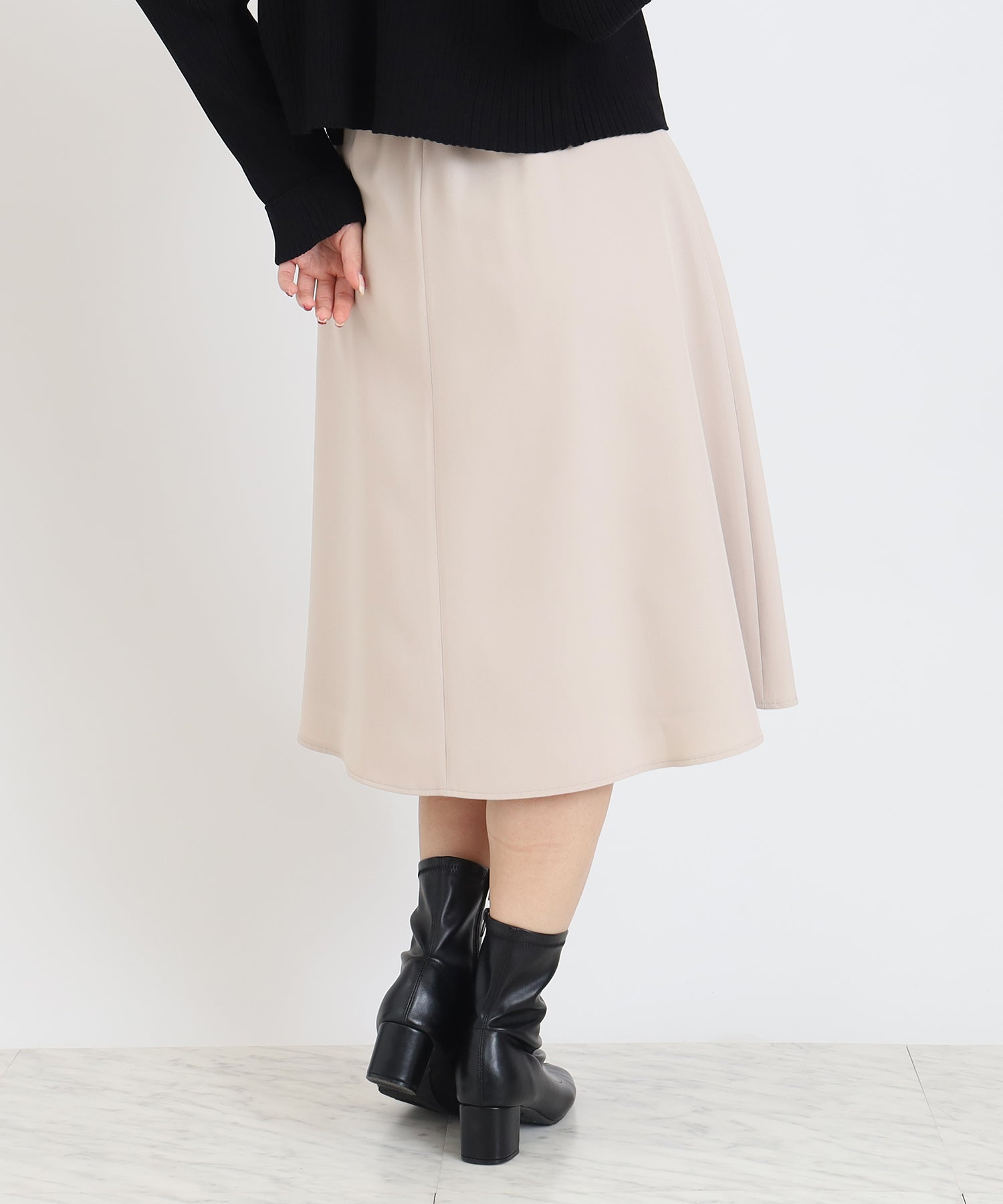 ベージュ　model：160　着用サイズ：M