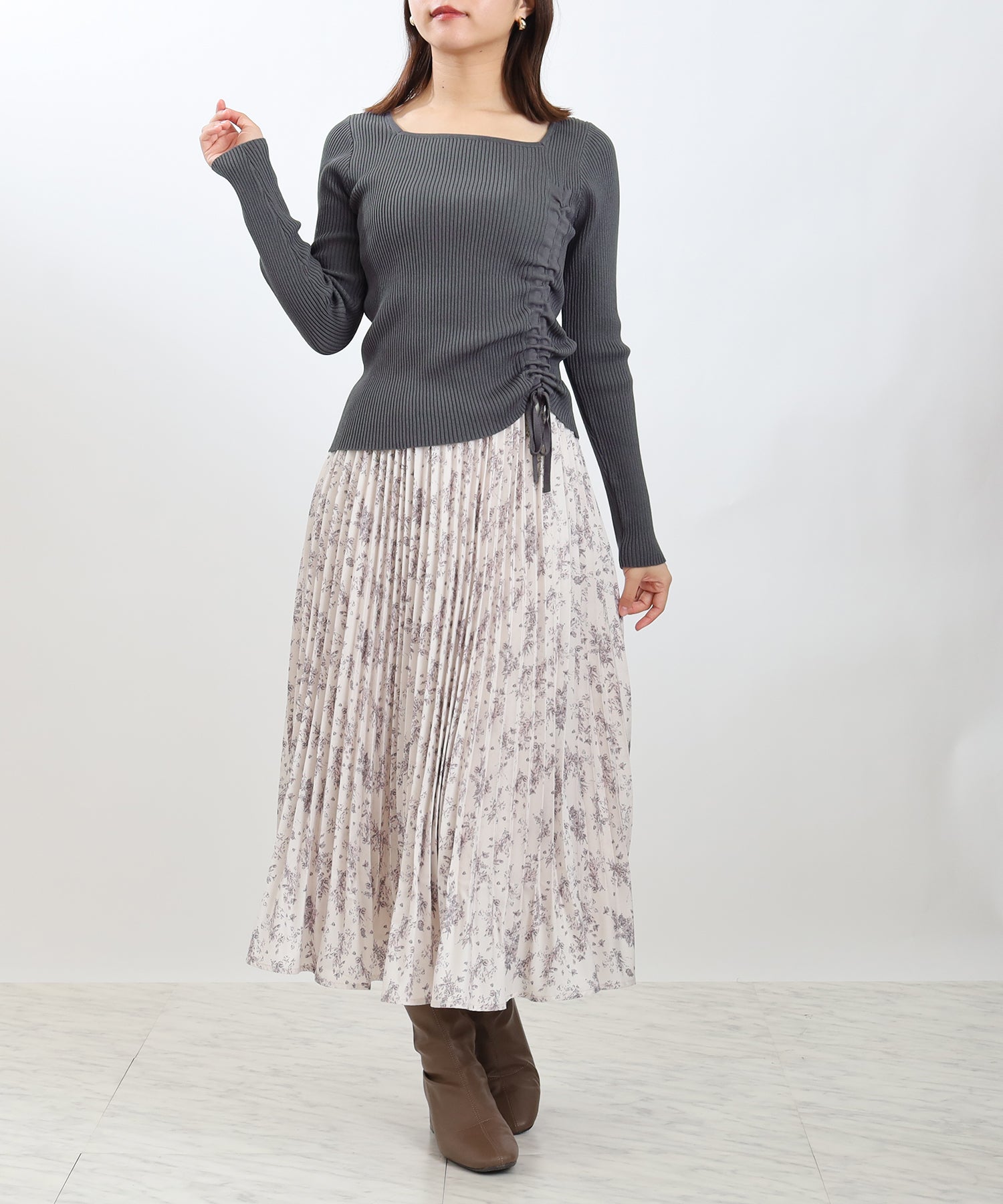 チャコール　model：156　着用サイズ：M