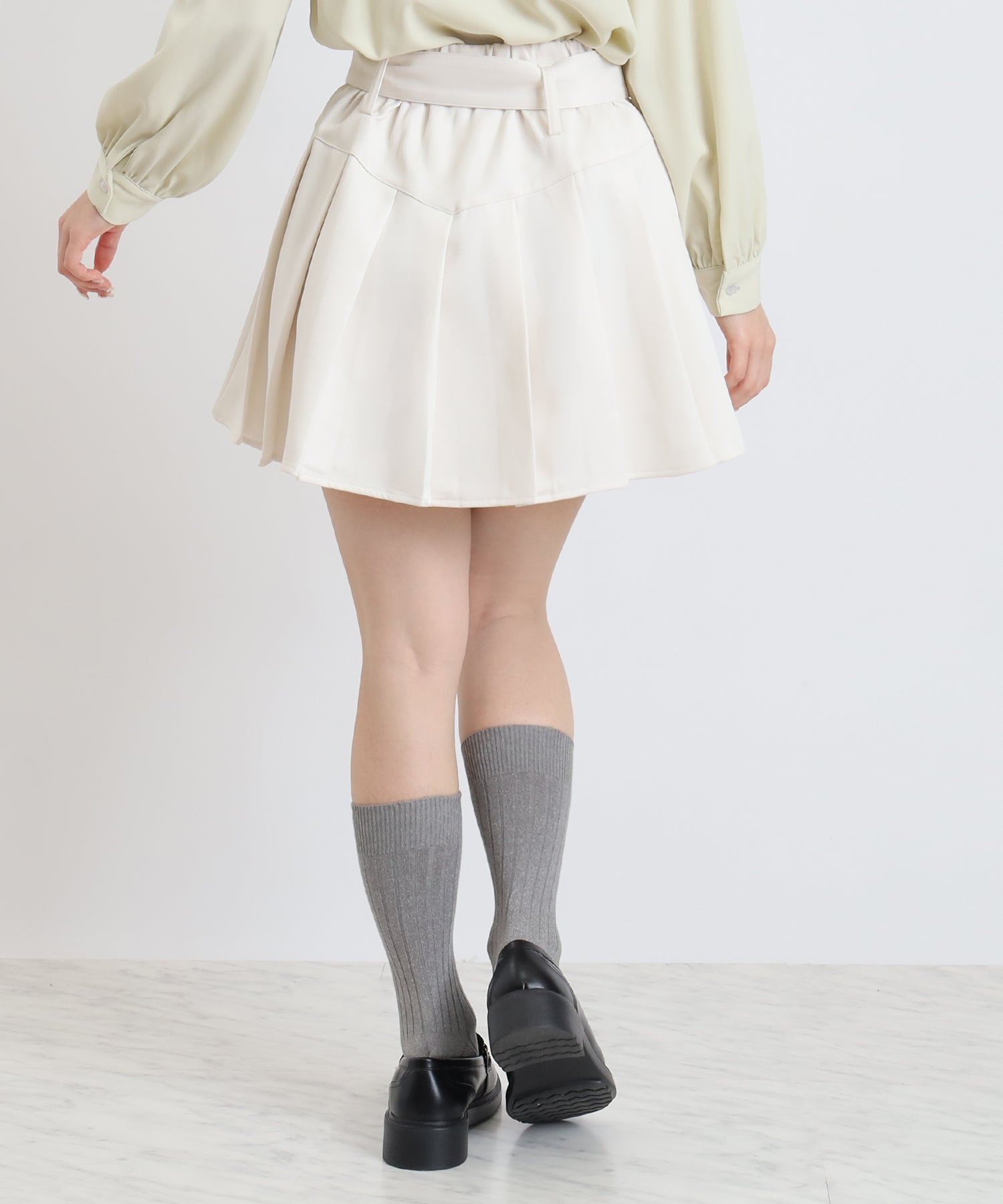 アイボリー　model：160　着用サイズ：M