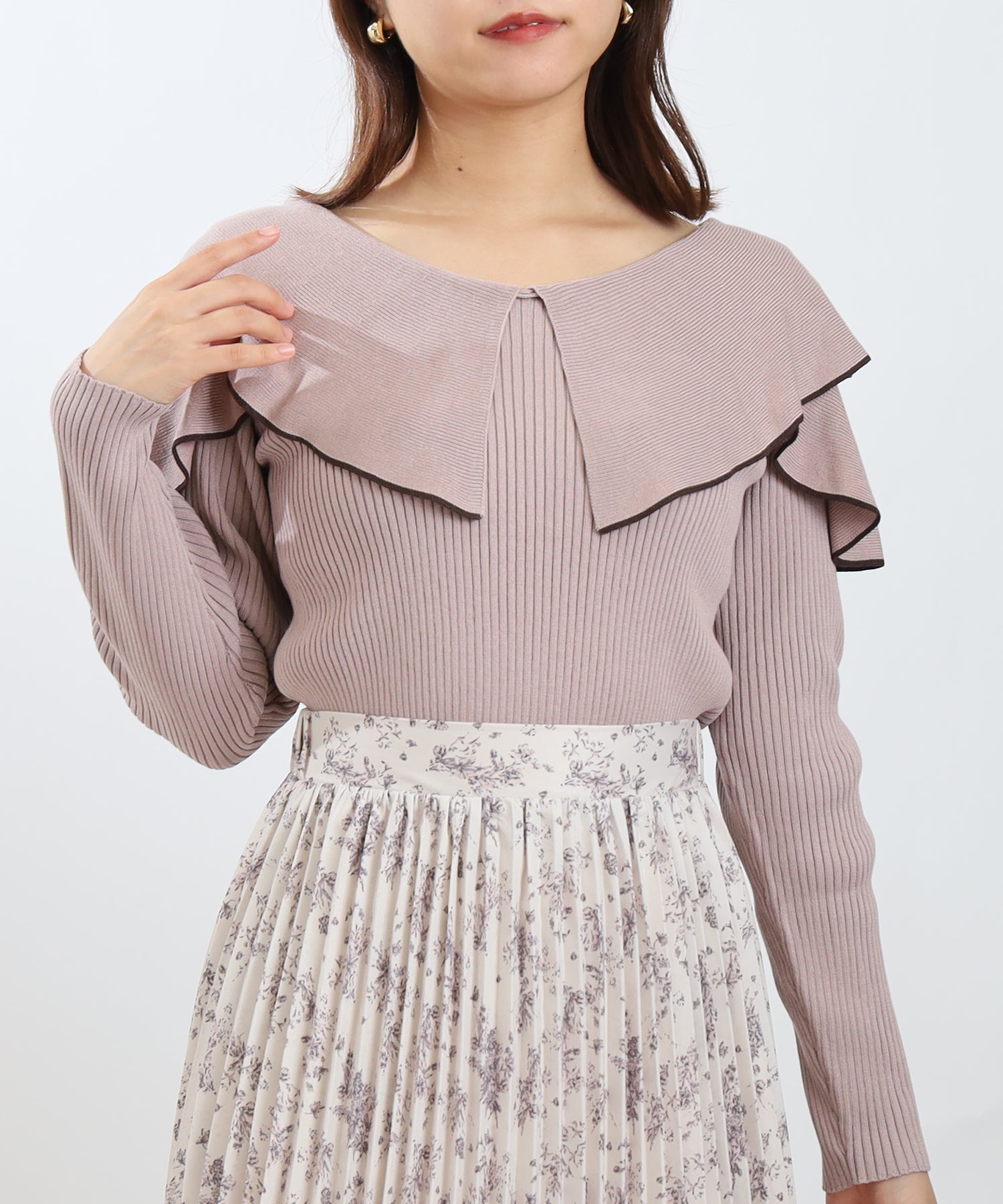 オープンショルダーラッフルニット