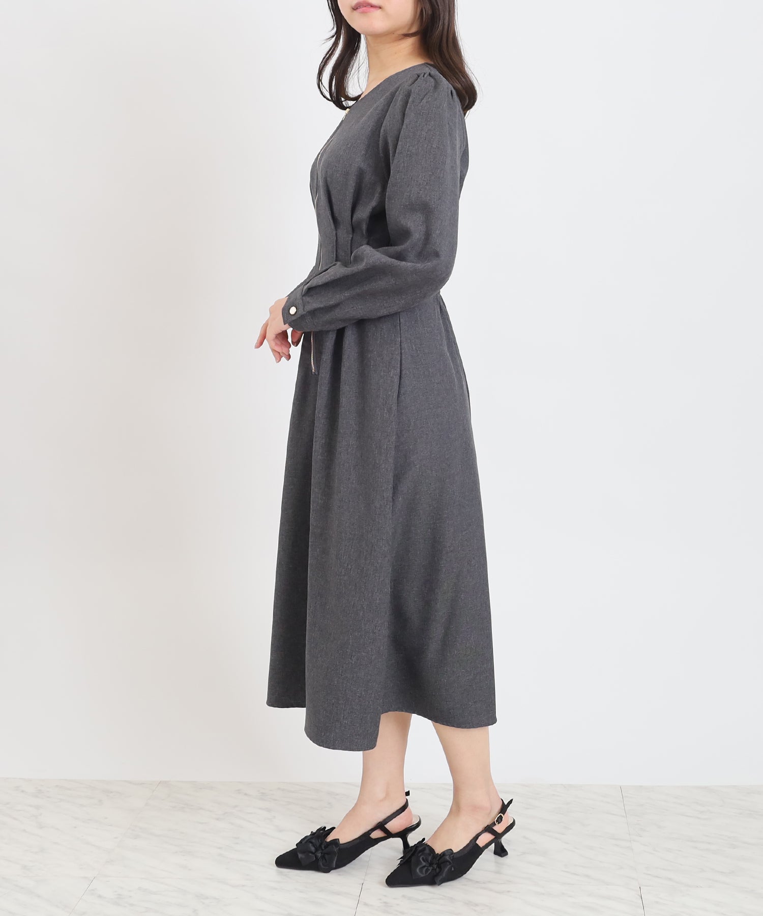 フロントジップVネックワンピース