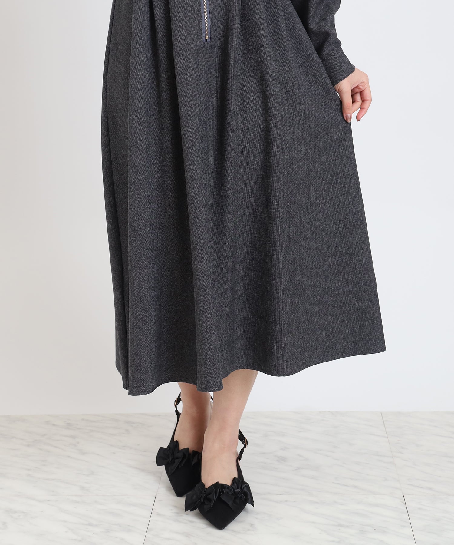 フロントジップVネックワンピース