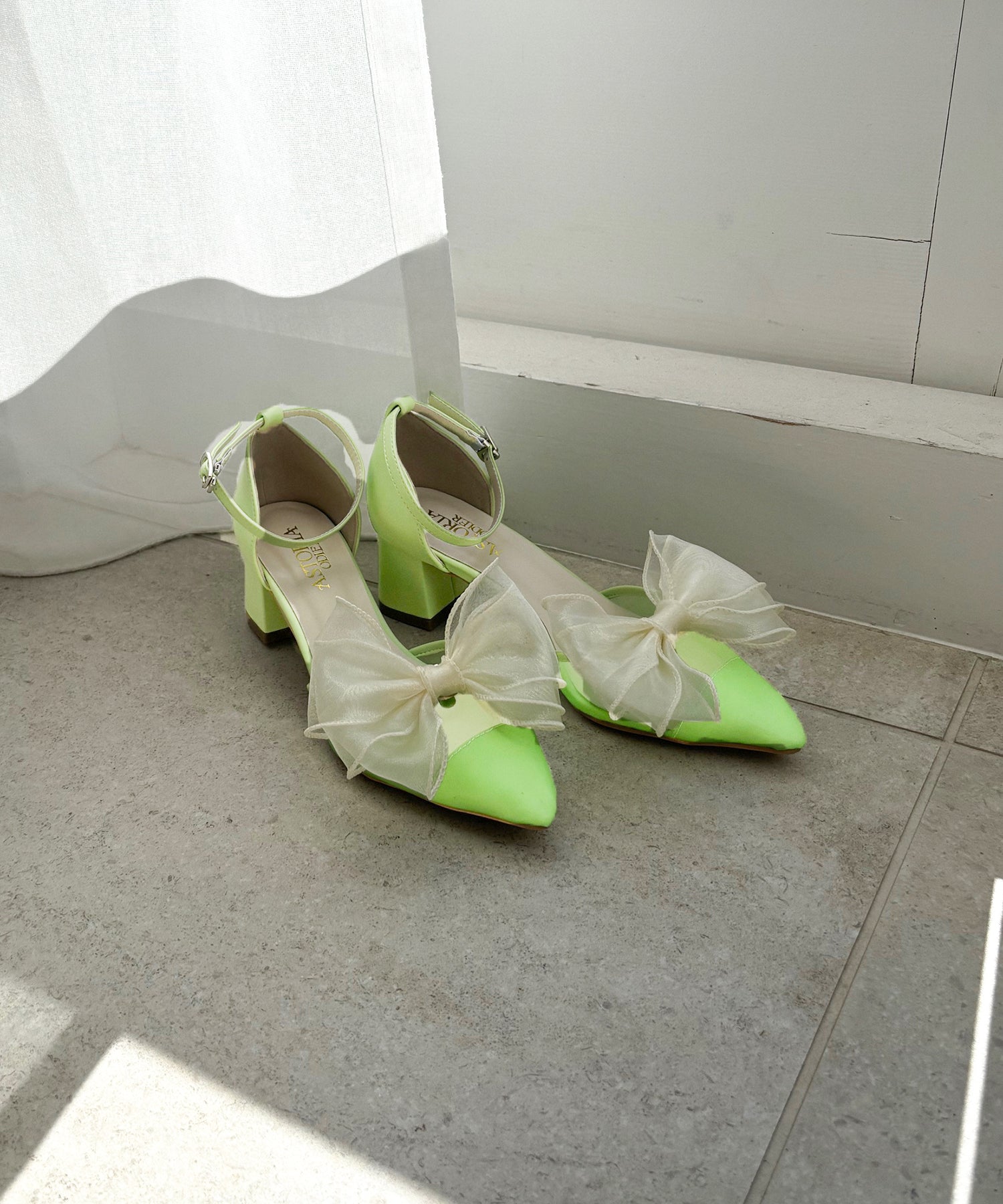 イエローグリーン