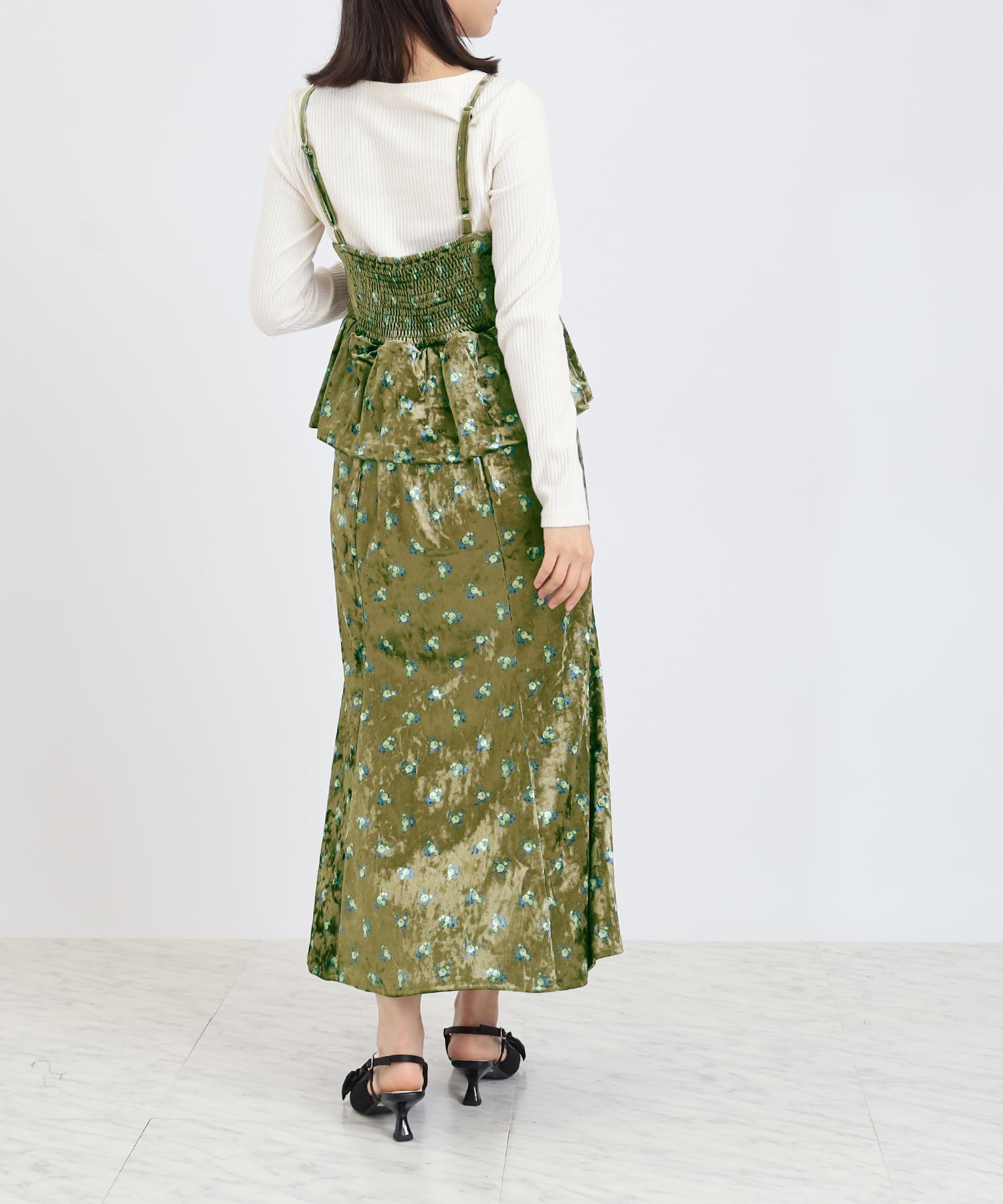 カーキ　model：156　着用サイズ：M