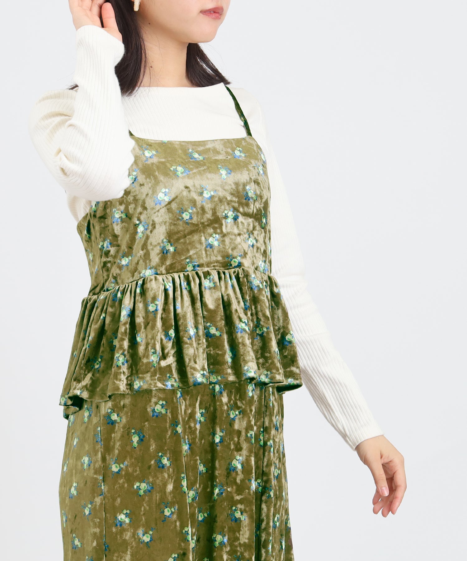 カーキ　model：156　着用サイズ：M