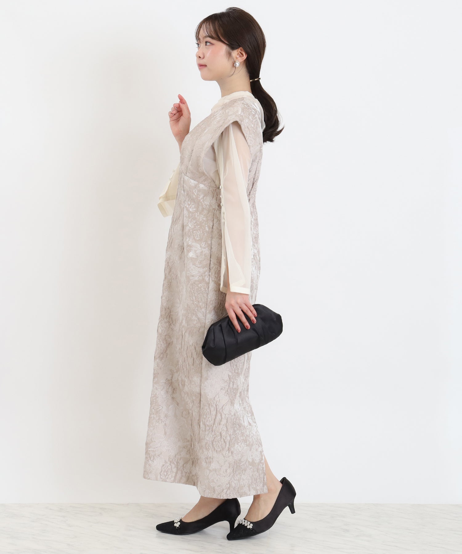 ベージュ　model：156　着用サイズ：M
