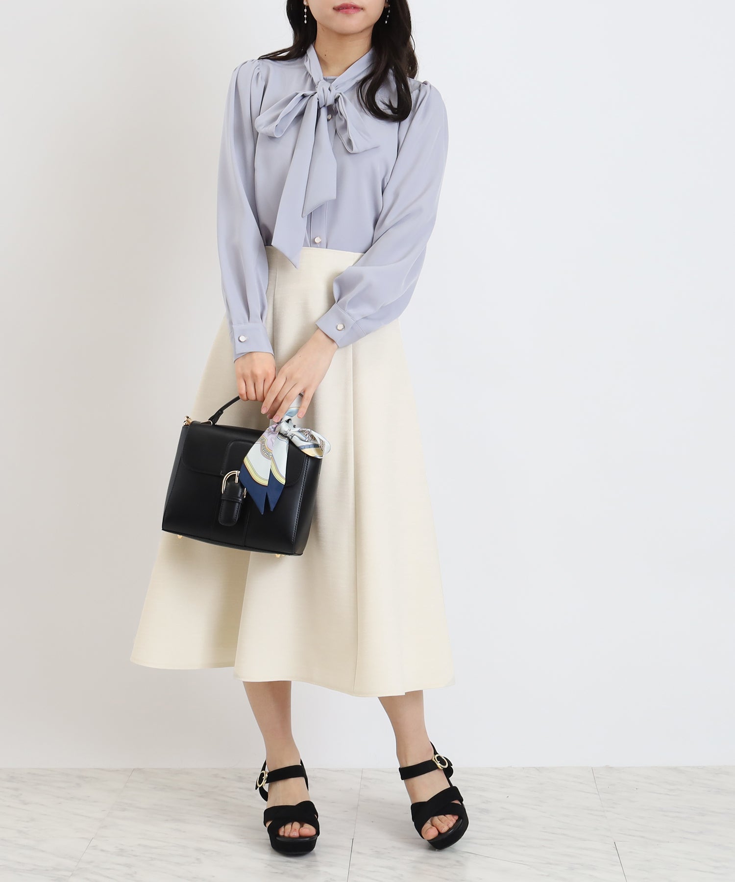 ベージュ　model:156cm  着用サイズ：M